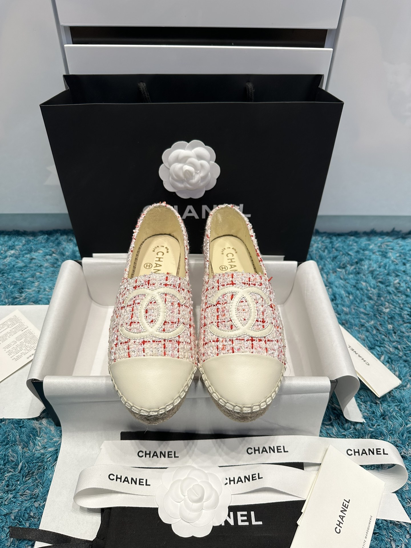 NO:724111,*|Full series of Xiaoxiang fisherman shoes [high-end and top quality from major manufacturers] The best lazy shoes in history ~ New colors will be released every year ~ You will never get tired of wearing them every year ~ They will never go out of style every year ~ Great for commuting and shopping ~ all year round!  Suitable for spring, summer, autumn and winter. The upper material is exclusive original 1:1 customized imported first-layer sheepskin!  Imported linen fabric and cotton surface!  Original 1:1 custom-made imported sheepskin lining, outsole with hemp rope and hand-woven patterns, original 1:1 glue injection, translucent rubber original color outsole 35, 36, 37, 38, 39, 40, fisherman's shoes, espadrilles, sheepskin19860909*|小香渔夫鞋全系列【大厂高端顶级品质】 史上最好穿的懒人鞋～每年都会出新颜色 ～年年穿不腻～年年永不会过时～通勤逛街都非常～一年四季！春夏秋冬皆适宜 鞋面材质独家原版1:1定制进口头层羊皮！进口布料麻棉面！ 内里垫脚原版1:1定制进口羊皮 大底麻绳加纯手工编花原版1:1注胶 半透明橡胶原色大底 35、36、37、38、39、40,渔夫鞋,espadrilles,sheepskin,Women's Shoes