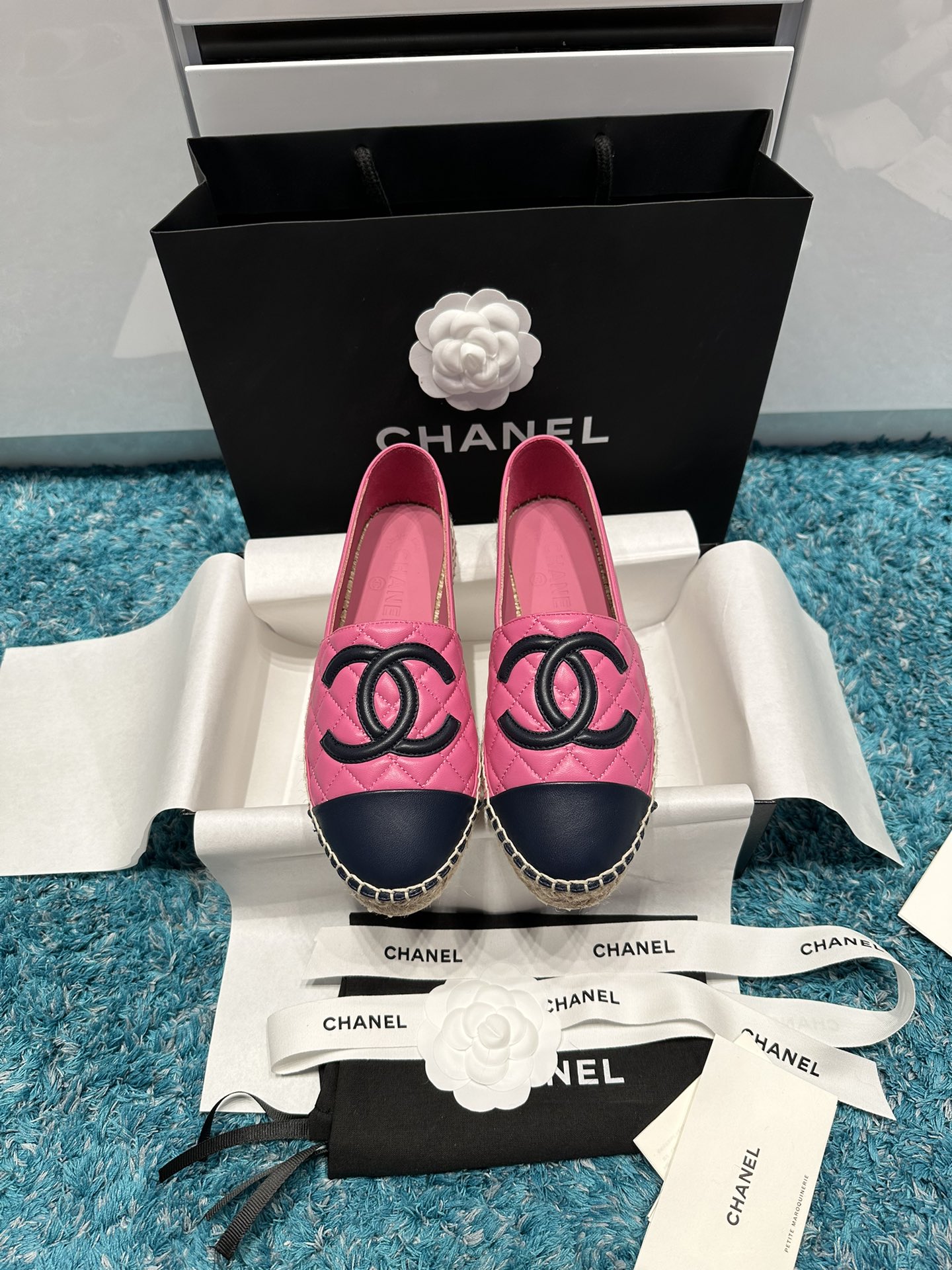 NO:724139,*|Full series of Xiaoxiang fisherman shoes [high-end and top quality from major manufacturers] The best lazy shoes in history ~ New colors will be released every year ~ You will never get tired of wearing them every year ~ They will never go out of style every year ~ Great for commuting and shopping ~ all year round!  Suitable for spring, summer, autumn and winter. The upper material is exclusive original 1:1 customized imported first-layer sheepskin!  Imported linen fabric and cotton surface!  Original 1:1 custom-made imported sheepskin lining, outsole with hemp rope and hand-woven patterns, original 1:1 glue injection, translucent rubber original color outsole 35, 36, 37, 38, 39, 40, fisherman's shoes, espadrilles, sheepskin19860909*|小香渔夫鞋全系列【大厂高端顶级品质】 史上最好穿的懒人鞋～每年都会出新颜色 ～年年穿不腻～年年永不会过时～通勤逛街都非常～一年四季！春夏秋冬皆适宜 鞋面材质独家原版1:1定制进口头层羊皮！进口布料麻棉面！ 内里垫脚原版1:1定制进口羊皮 大底麻绳加纯手工编花原版1:1注胶 半透明橡胶原色大底 35、36、37、38、39、40,渔夫鞋,espadrilles,sheepskin,Women's Shoes