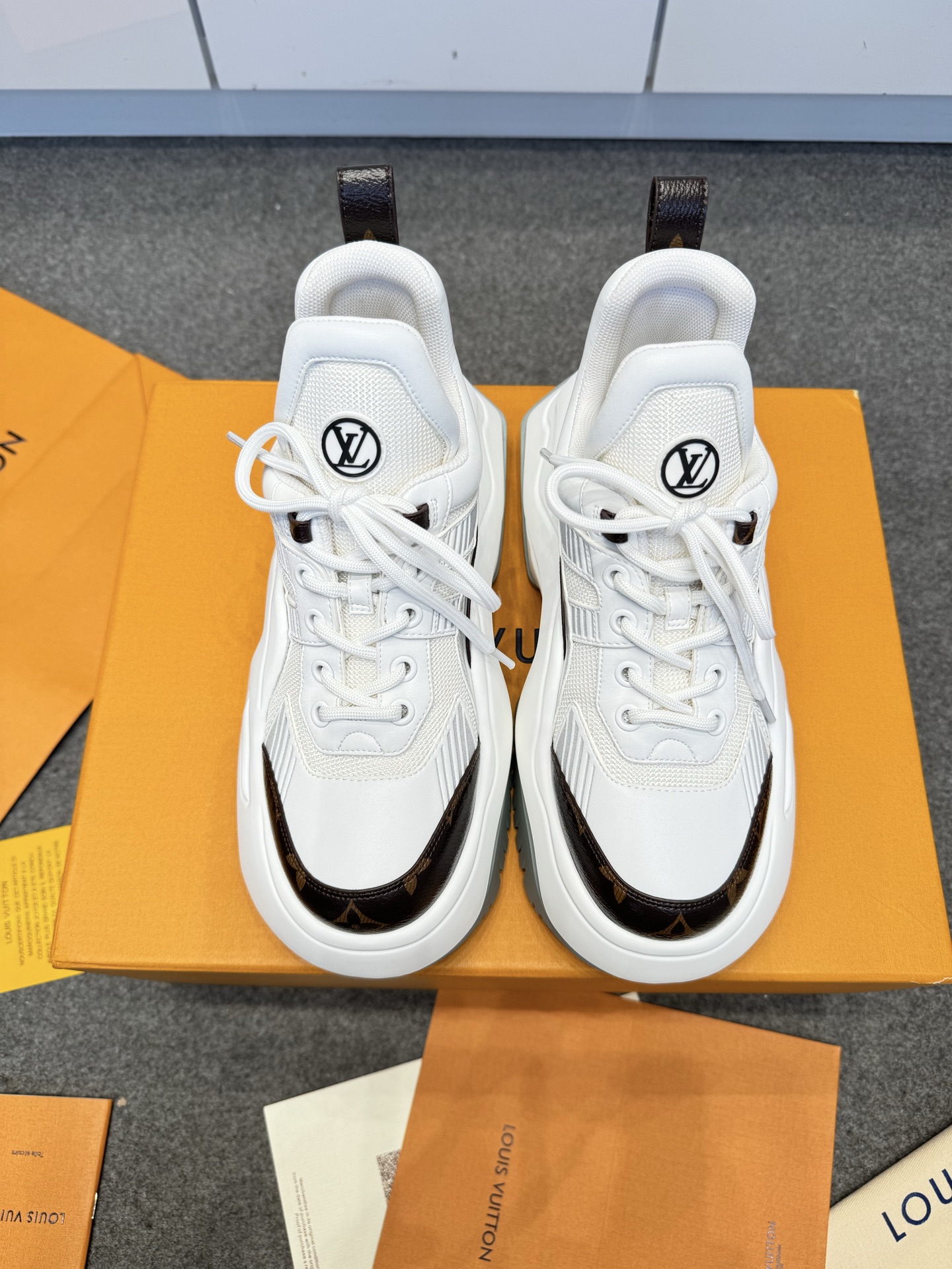 NO:393093,LV Louis Vuitton L Home Donkey Brand. Cruise catwalk ARCHLIGHT 2.0 casual sports shoes Arch bridge dad shoes Original purchase and development Making goods Louis Vuitton Cruise Donkey Brand 23 latest hit sports shoes Brand new elements Technology fabric reflects unprecedented sense of technology, resembles classic arch bridge dad shoes design, free and easy, extremely inclusive, exquisite packaging for delivery counter Fabric: Original custom imported technology fabric Inner: Original custom breathable net Outsole: Original model ultra-light foaming material Sole thickness: 7CM Size: Women's model 35-40, casual shoes/sports shoes, louis vuitton, louis vuitton, louis vuitton, louis vuitton, louis vuitton, louis vuitton, louis vuitton, louis vuitton, louis vuitton, louis vuitton, louis vuitton, louis vuitton, louis vuitton, louis vuitton, louis vuitton, louis vuitton, louis vuitton, louis vuitton, louis vuitton, louis vuitton, louis vuitton, louis vuitton, louis vuitton, louis vuitton, louis vuitton, louis  vuitton,sneakers19860909LV路易威登L家 驴牌.  Cruise 走秀款ARCHLIGHT 2.0 休闲 运动鞋 拱桥 老爹鞋 原版购入开发 做货 Louis Vuitton Cruise 驴牌23最新爆款 运动鞋 全新元素 科技面料 体现出从未有的科技感 酷似经典拱桥老爹鞋设计 率性洒脱 包容性极强 配送专柜精美包装 面料: 原版定制进口科技面料 内里: 原版定制透气网里 大底: 原版开模超轻发泡材质 底厚: 7CM Size: 女款35-40,休闲鞋/运动鞋,louis vuitton,louis vuitton,louis vuitton,louis vuitton,louis vuitton,sneakers,Women's Shoes