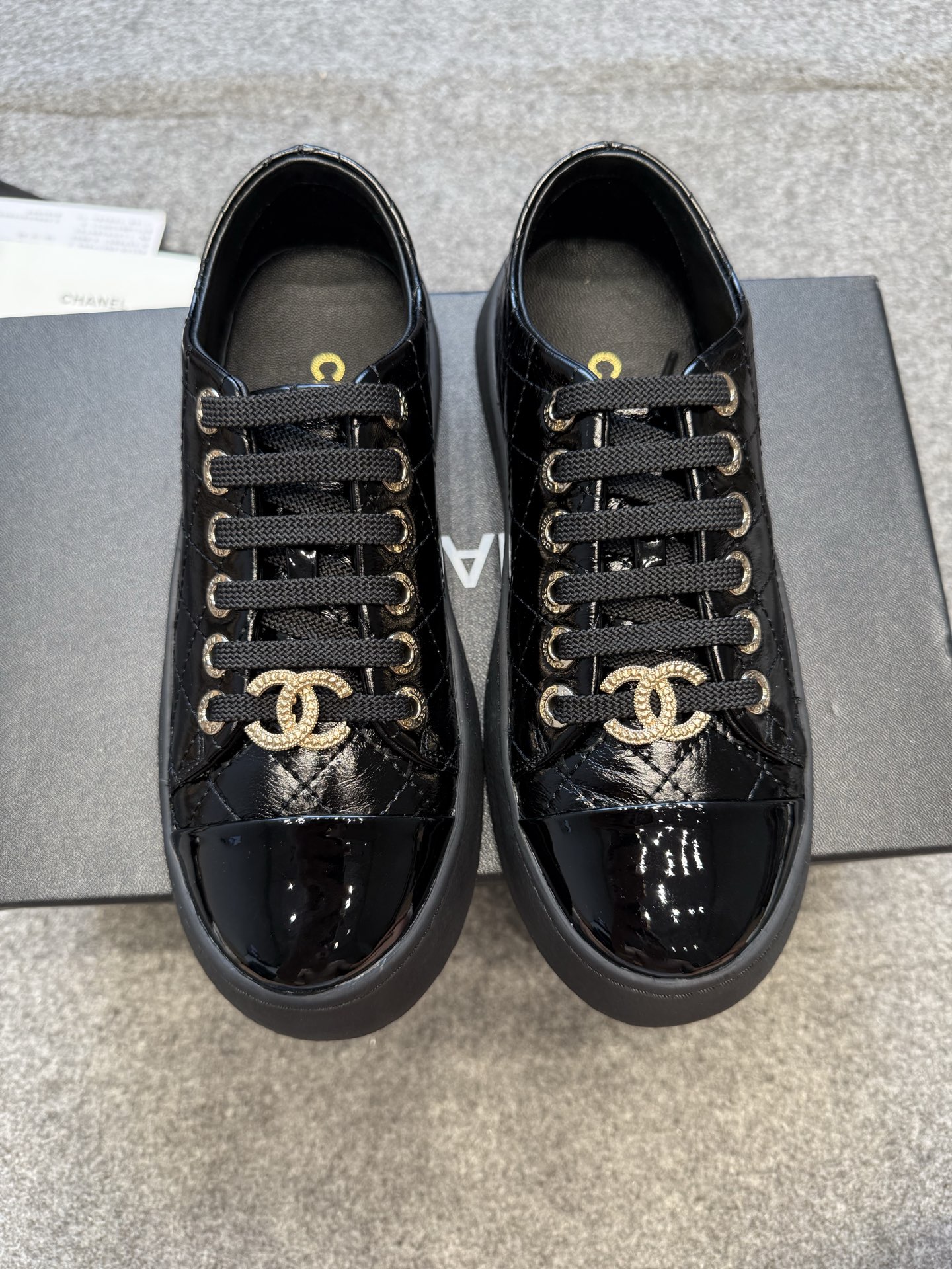NO:445783,Purchasing grade Chanel 25Ass Cookie shoes Casual sports shoes This classic design The upper has a variety of craftsmanship and electric embroidery styles. The sole is fashionable and sporty. It has an extraordinary variety of color matching elements... The diversified mix and match is very beautiful and versatile, casual, fashionable, sports, and outdoors... The upper Original top layer cowhide inner sheepskin outsole Original TPU combination sole Size#35-40 (40 custom made without return and exchange), casual shoes/sports shoes, chanel, chanel, sneakers, cowhide, sheepskin19860909代购级Chanel香奈儿25Ass 饼干鞋 休闲款运动鞋 这款经典设计 鞋面多种工艺电绣的风格 大底却时尚运动 不平凡的拥入了多种配色元素…… 多元化混搭非常好看百搭,休闲,时尚,运动,户外都能兼顾…… 鞋面 原版头层牛皮 内里 羊皮 大底 原版TPU组合大底 Size#35-40（40定做不退换）,休闲鞋/运动鞋,chanel,chanel,sneakers,cowhide,sheepskin,Women's Shoes