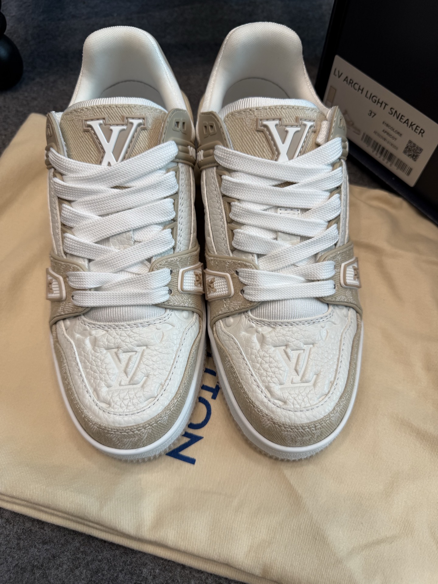 NO:483822,I only made high-quality products and bought the version of each color. This time, the upgraded version was developed for more than half a year before mass production!  !  !  , casual shoes/sports shoes, sneakers19860909只做高货每个颜色都买了版,这次升级版开发了大半年时间才量产！！！,休闲鞋/运动鞋,sneakers,Women's Shoes