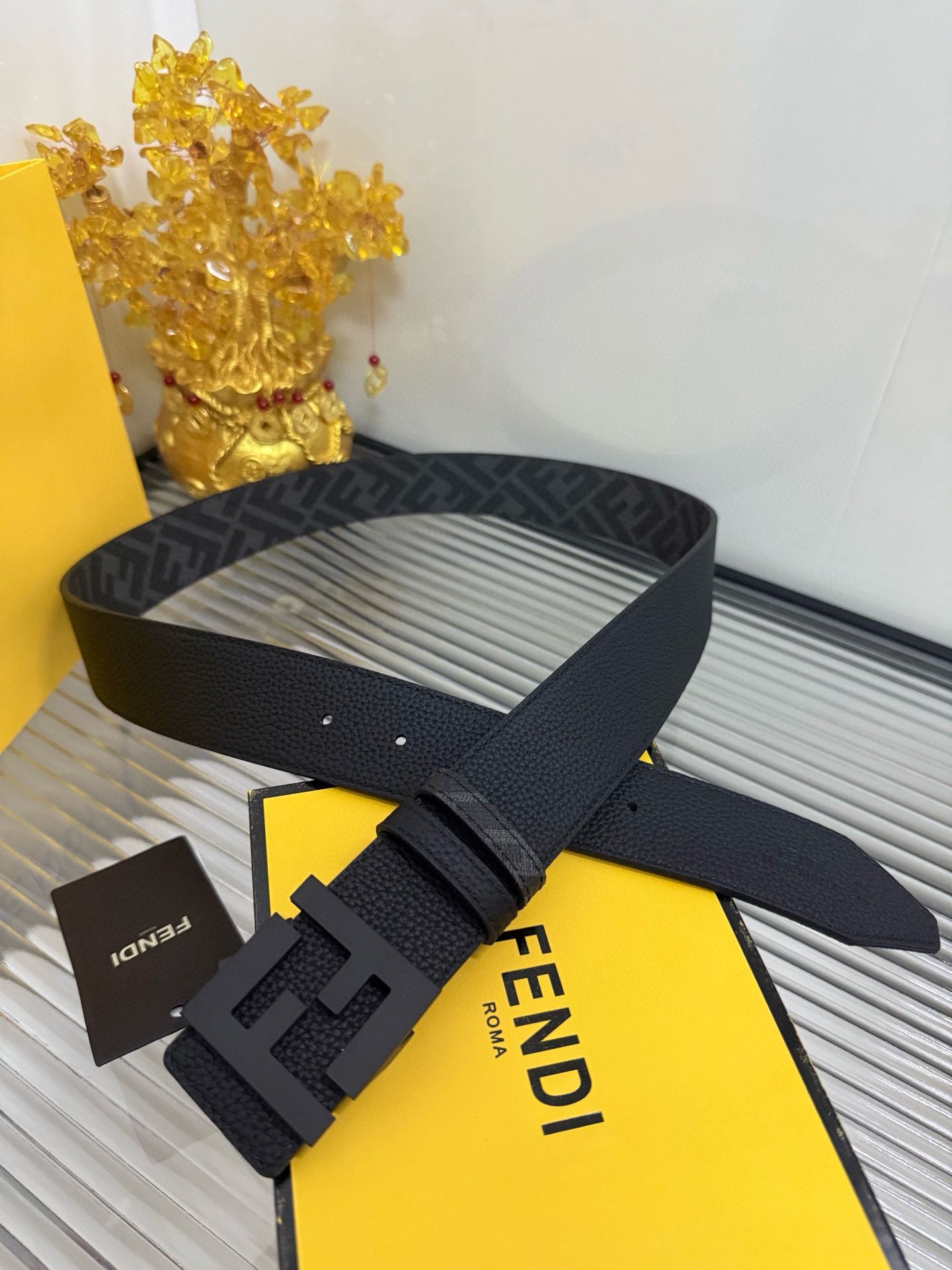 Fendi 宽度：𝟰.𝟬𝗰𝗺 芬迪 FENDI 系列 双面可使用 /小牛皮荔枝+精品钨钢五金扣