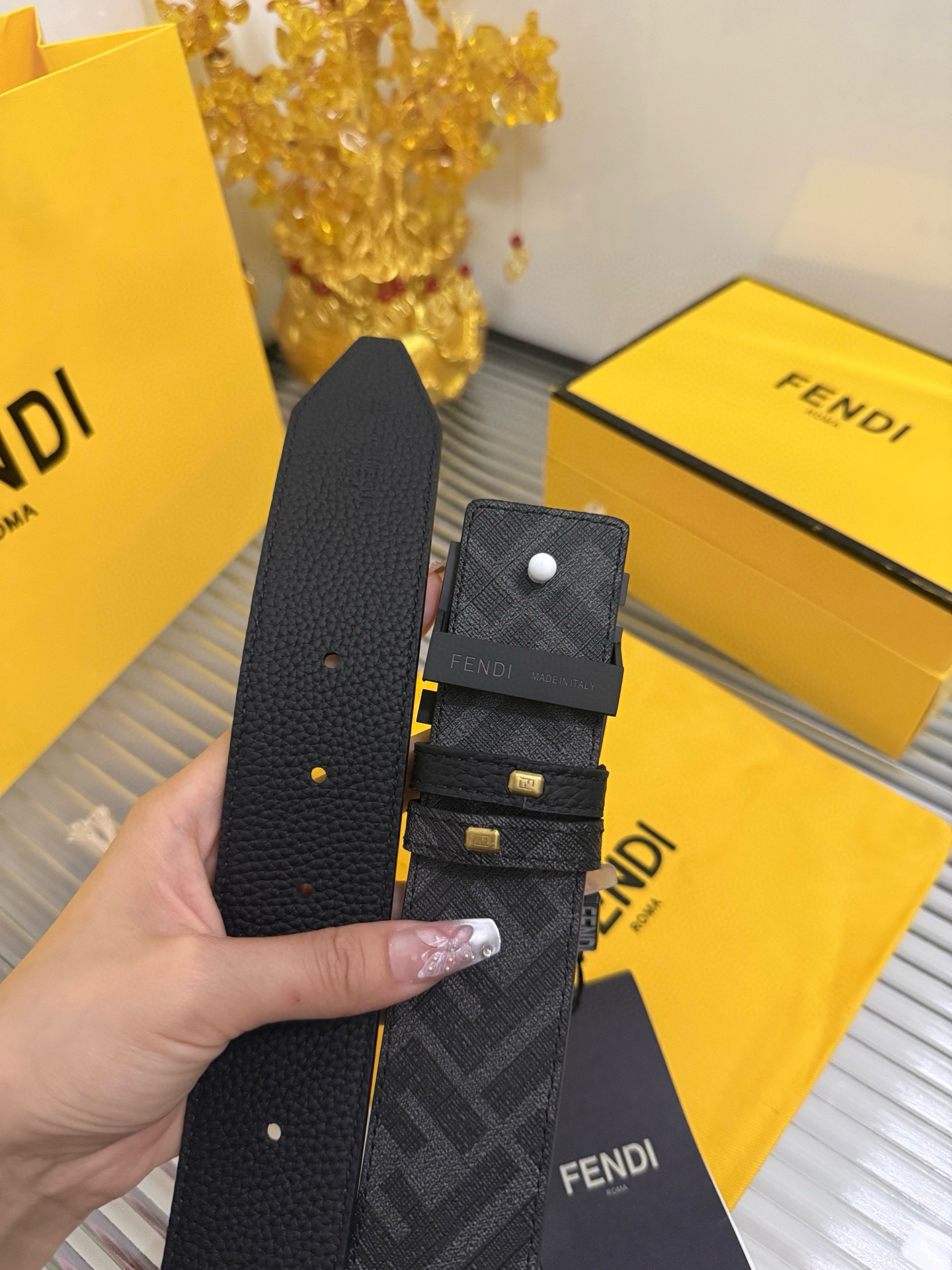 Fendi 宽度：𝟰.𝟬𝗰𝗺 芬迪 FENDI 系列 双面可使用 /小牛皮荔枝+精品钨钢五金扣