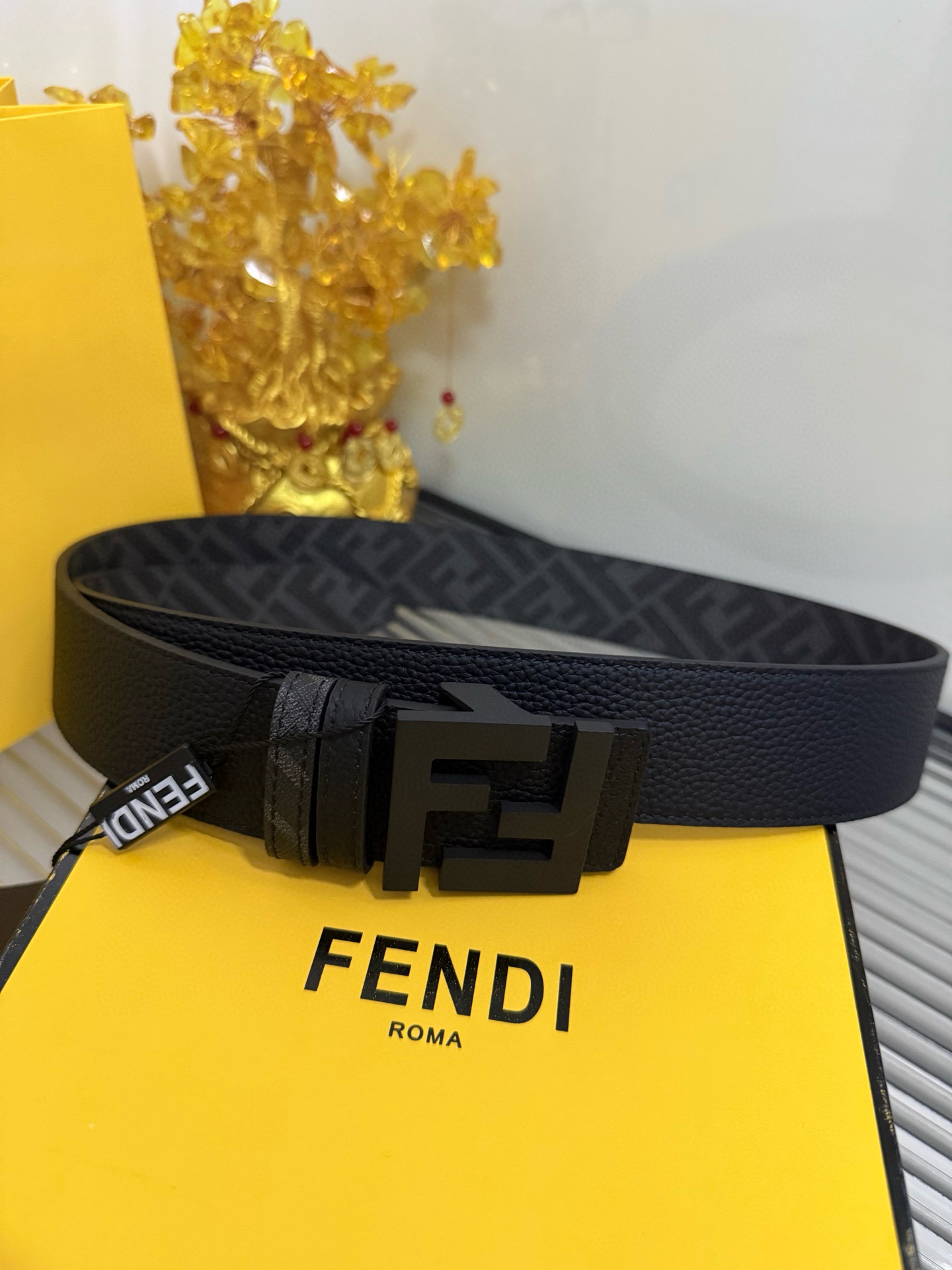 Fendi 宽度：𝟰.𝟬𝗰𝗺 芬迪 FENDI 系列 双面可使用 /小牛皮荔枝+精品钨钢五金扣