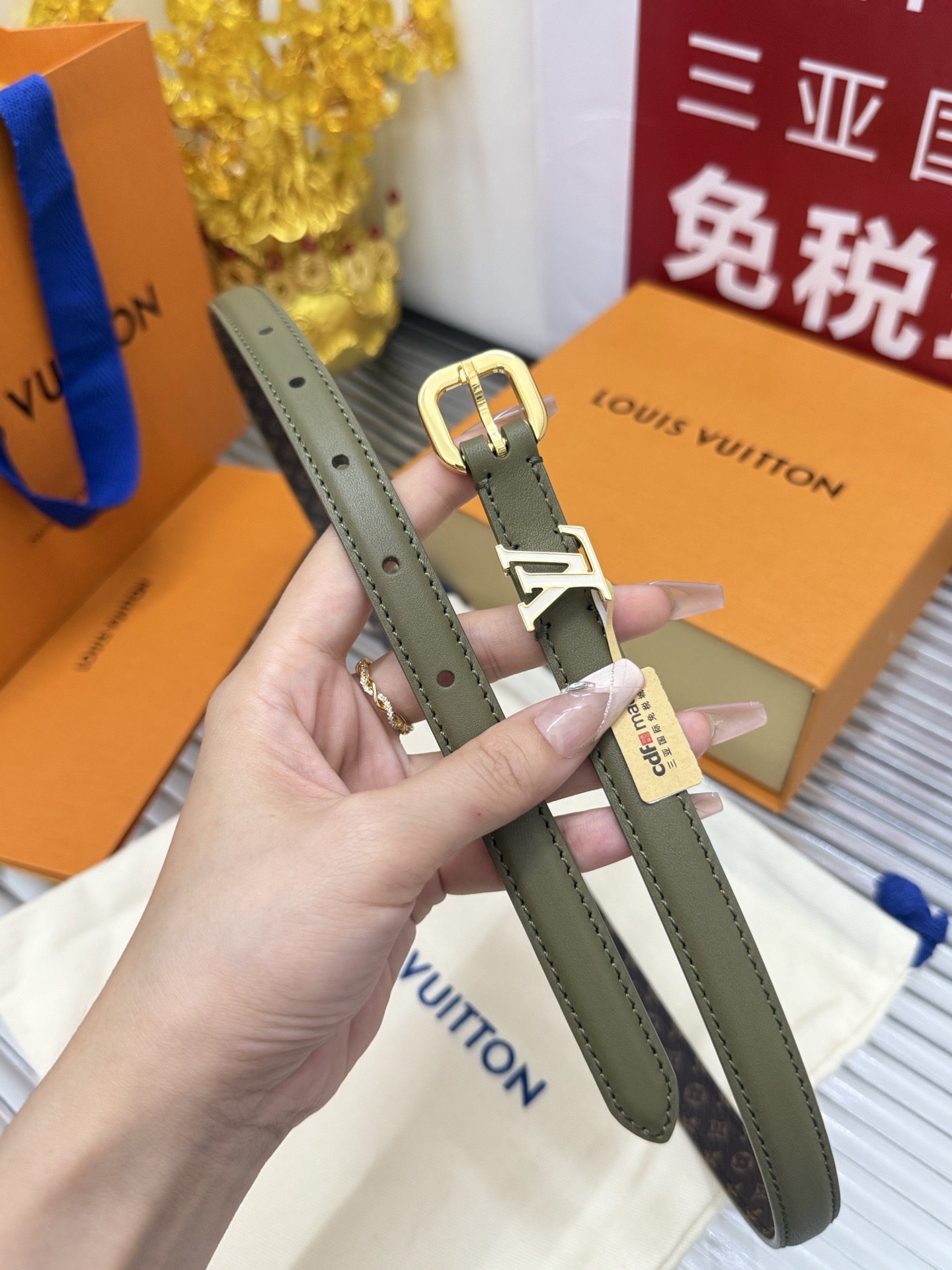 Louis Vuitton 新款 宽度：𝟭 𝟱𝗰𝗺 路易威登Louis Vuitton « 配全套 原包装 » 女款窄版开模板代购正货品质 意大利