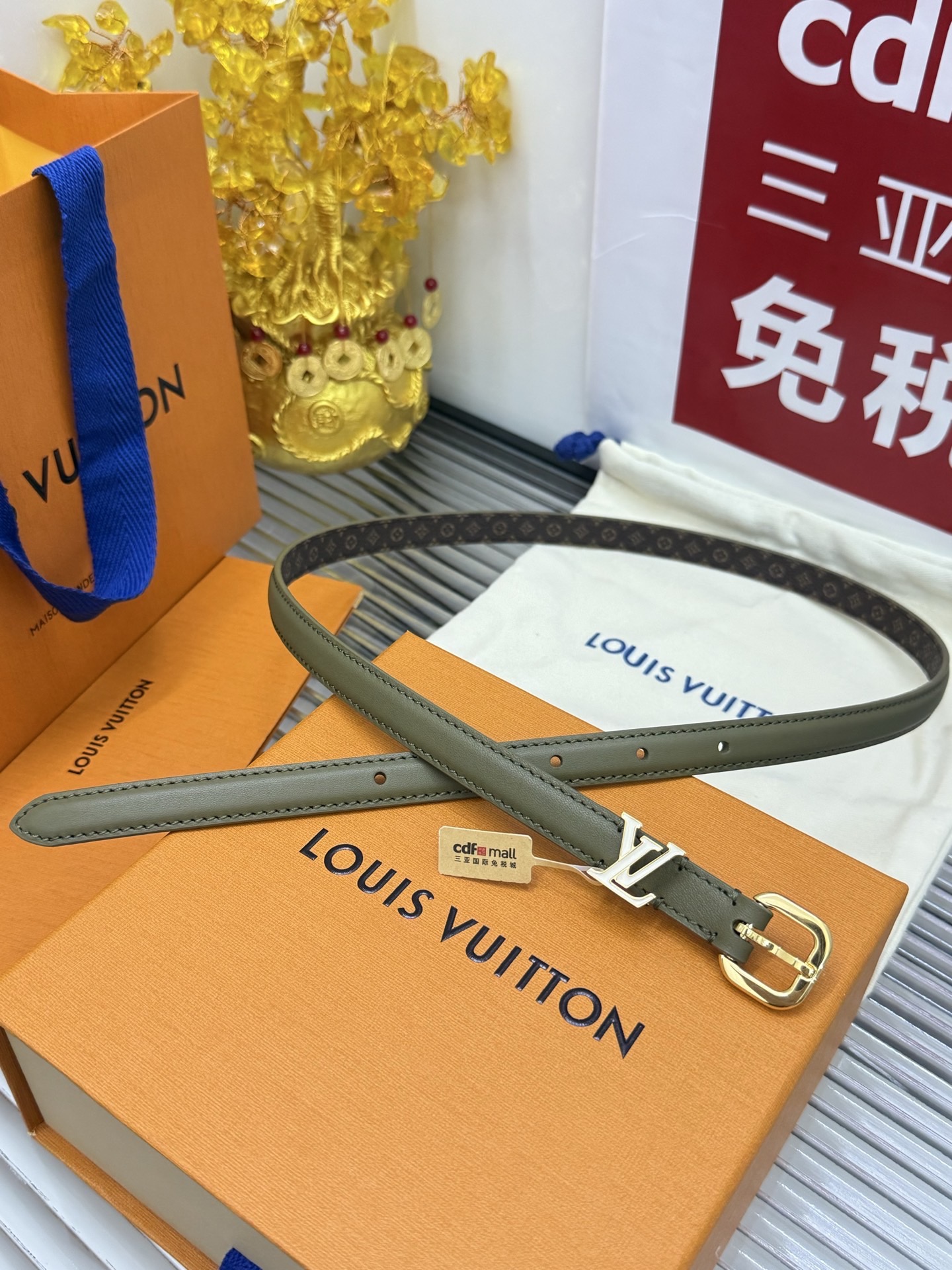 Louis Vuitton 新款 宽度：𝟭 𝟱𝗰𝗺 路易威登Louis Vuitton « 配全套 原包装 » 女款窄版开模板代购正货品质 意大利