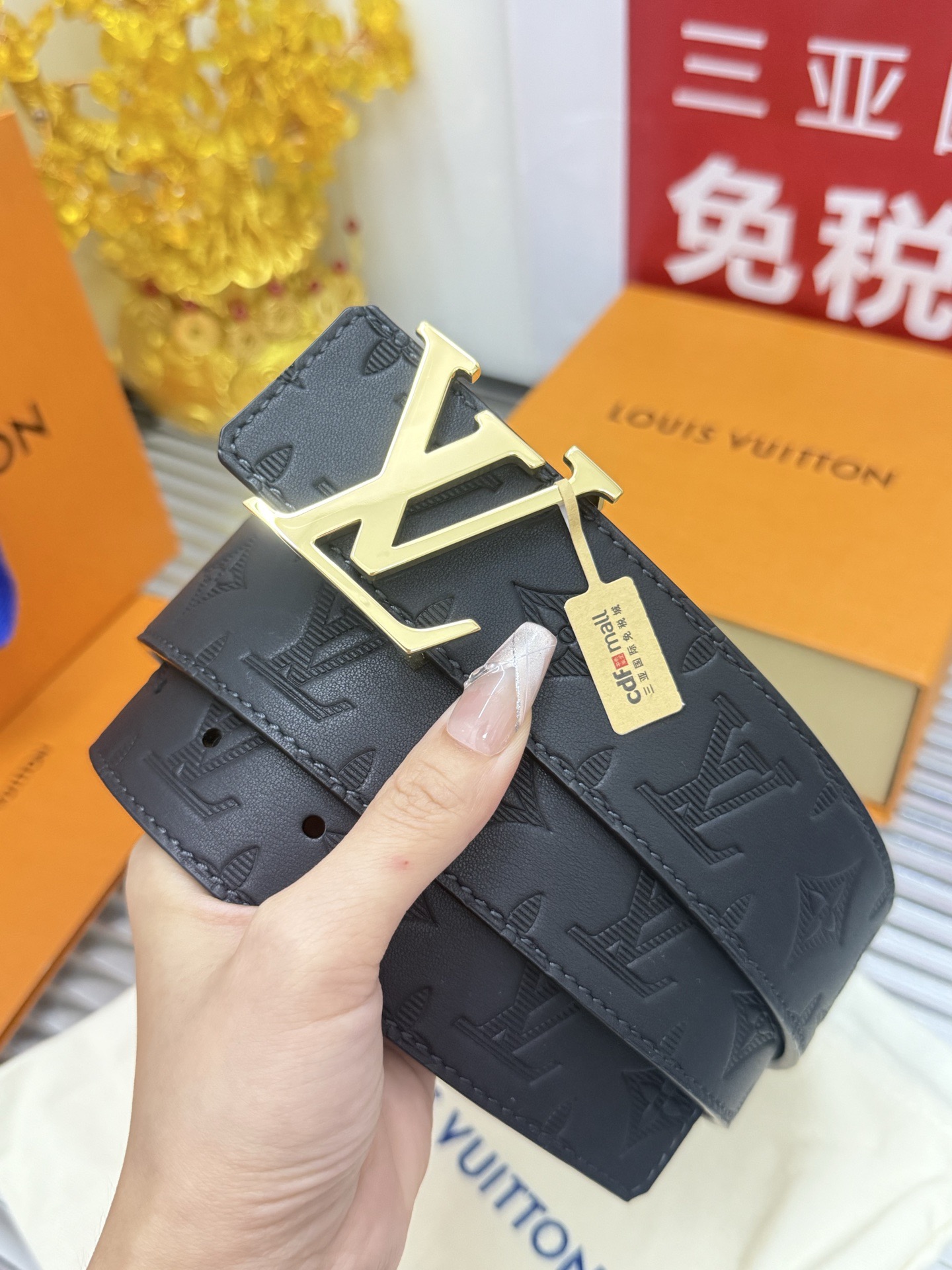 Louis Vuitton 宽度：𝟰 𝟬𝗰𝗺 路易威登Louis Vuitton « 配全套 原包装 » 花纹 如图 品质质量 双面可使用 进口小牛皮+精品纯铜五金扣
