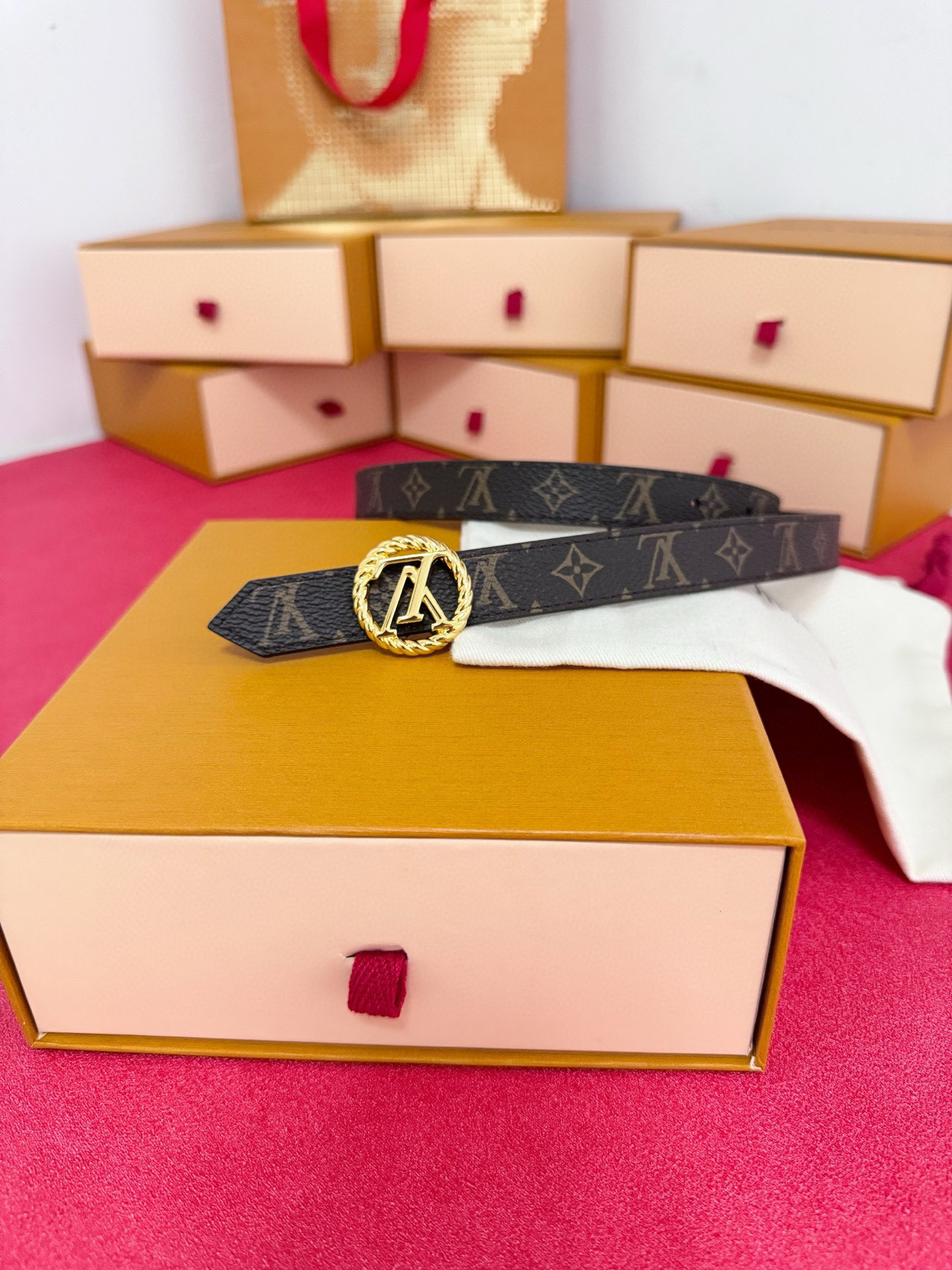 Louis Vuitton 宽度：𝟮 𝟬𝗰𝗺 LV « 配全套 原包装 » 进口 PVC拼小牛皮+精品纯铜扣 开模板正货代购级 细节做工 完美一致 高品质质量