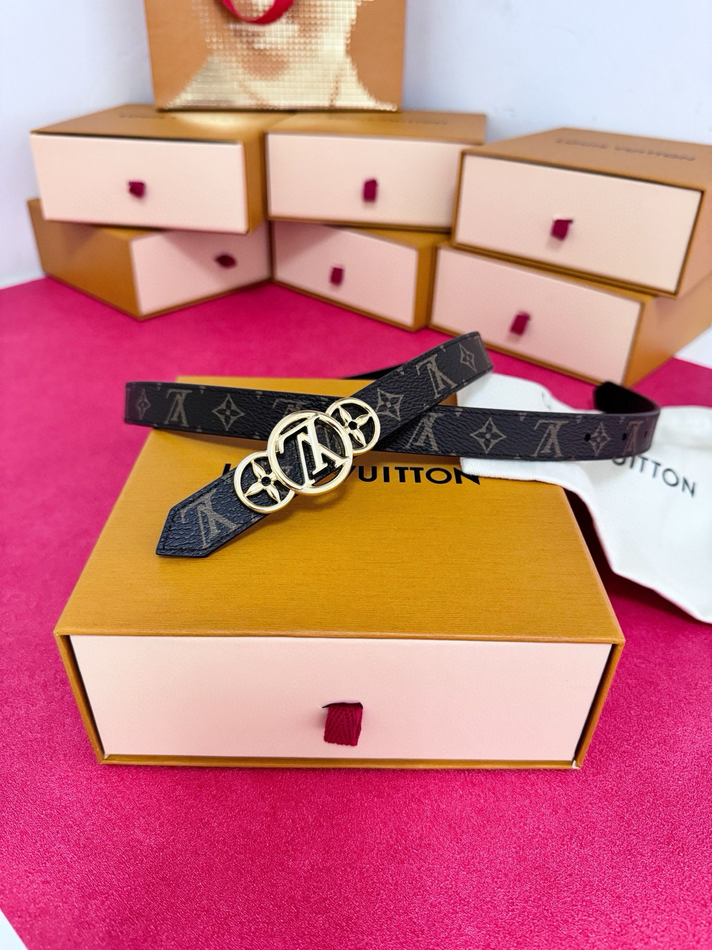 Louis Vuitton 宽度：𝟮 𝟬𝗰𝗺 LV « 配全套 原包装 » 进口 PVC拼小牛皮+精品纯铜扣 开模板正货代购级 细节做工 完美一致 高品质质量