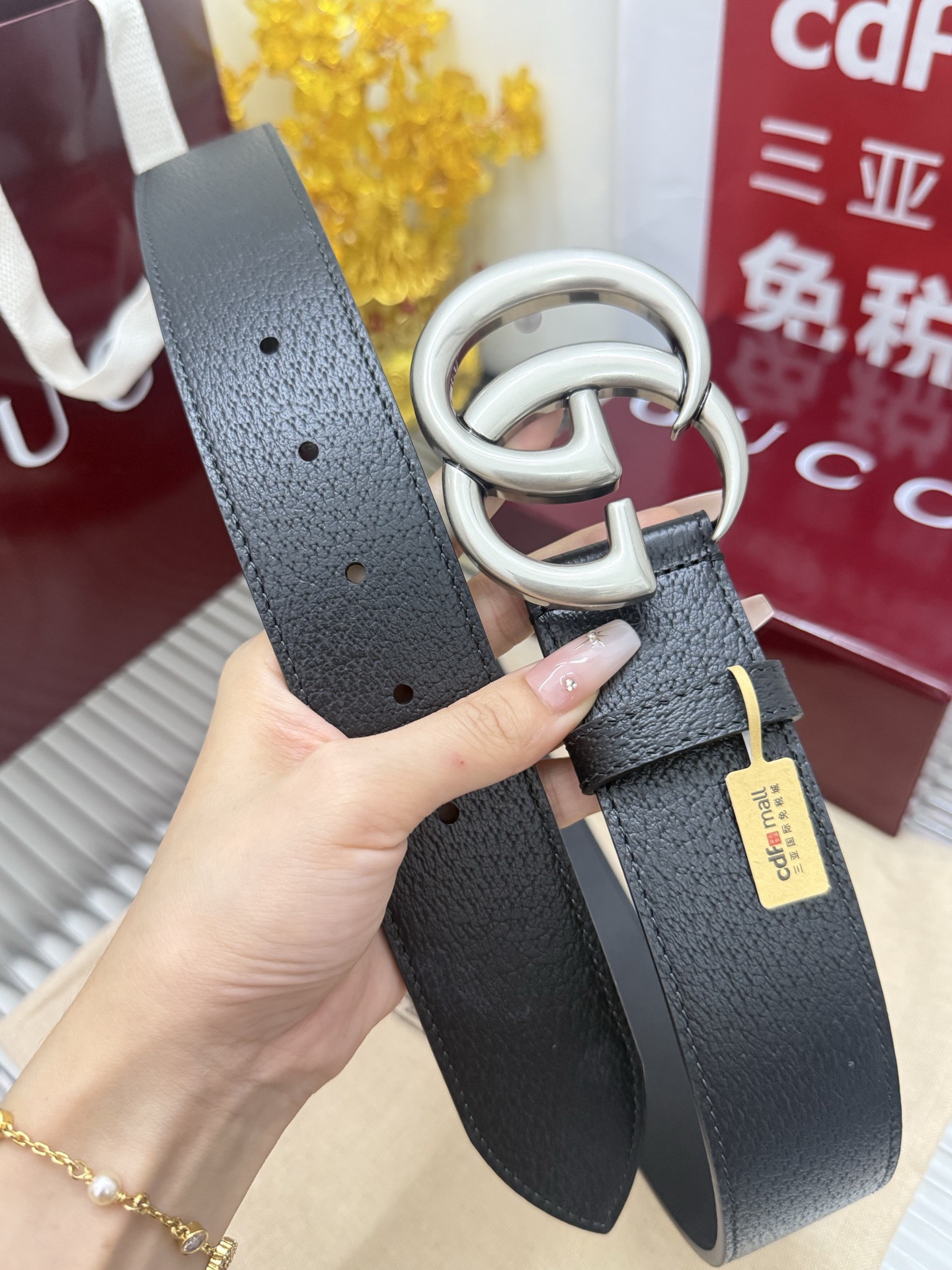 Gucci 宽度：𝟰 𝟬𝗰𝗺 古驰 Gucci « 配全套 原包装 » 猪皮纹 上新 进口小牛皮/皮质经久耐用+精品纯铜 代购正货级 · 精细完美走线 细节 工整 高品质质量