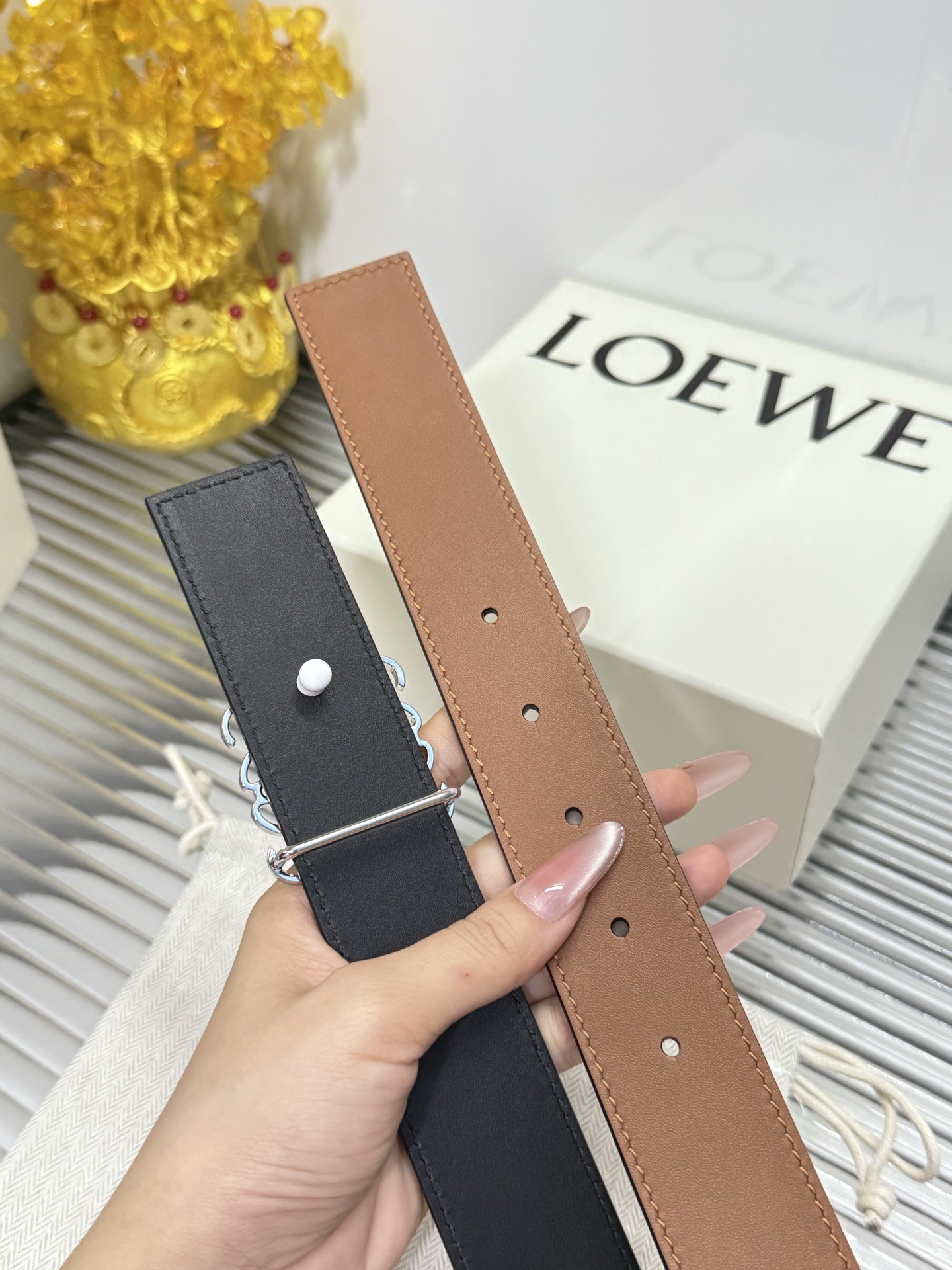 Loewe 宽度：𝟑.𝟱𝗰𝗺 罗意威 LOEWE « 配全套 原包装 » 双面可用 进口 小牛皮+精品纯钢扣
