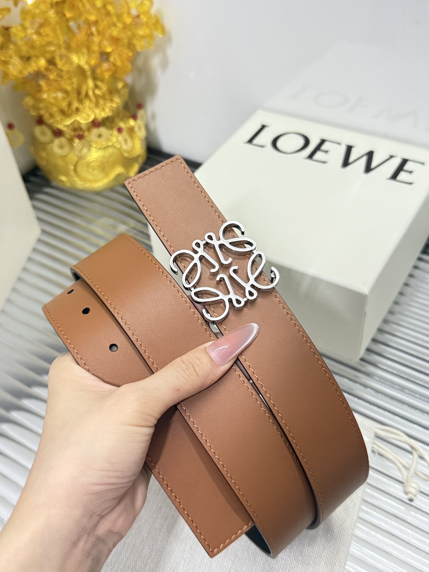 Loewe 宽度：𝟑.𝟱𝗰𝗺 罗意威 LOEWE « 配全套 原包装 » 双面可用 进口 小牛皮+精品纯钢扣