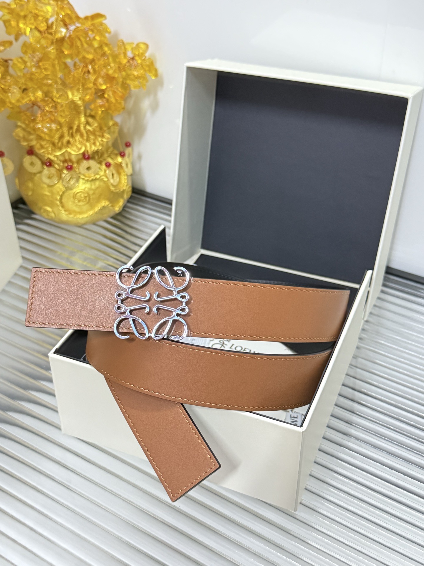 Loewe 宽度：𝟑.𝟱𝗰𝗺 罗意威 LOEWE « 配全套 原包装 » 双面可用 进口 小牛皮+精品纯钢扣