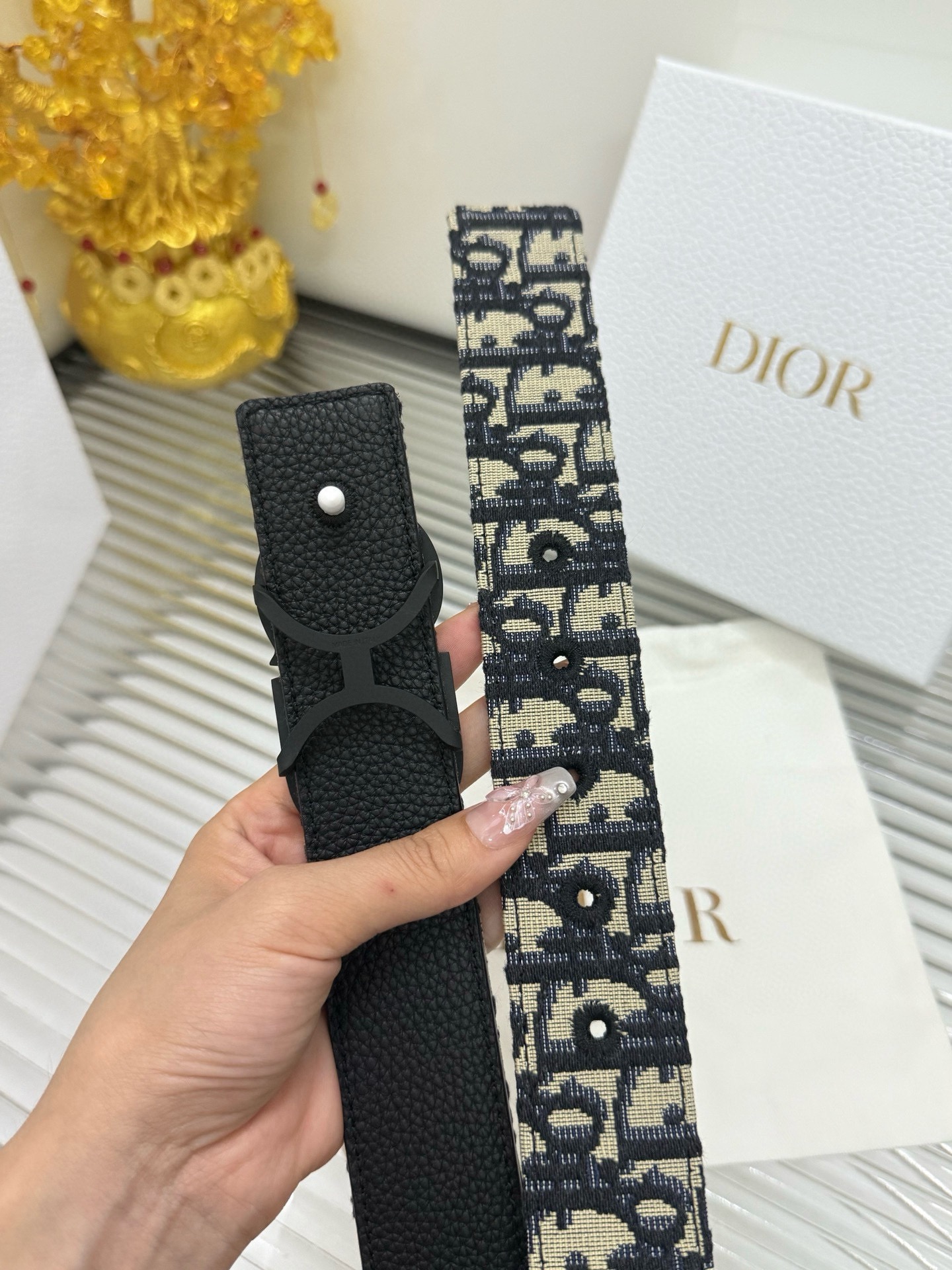 Dior 宽度：𝟑 𝟱𝗰𝗺 迪奥 Christian Dior « 配全套 原包装 » 布拼小牛皮·缝线孔位