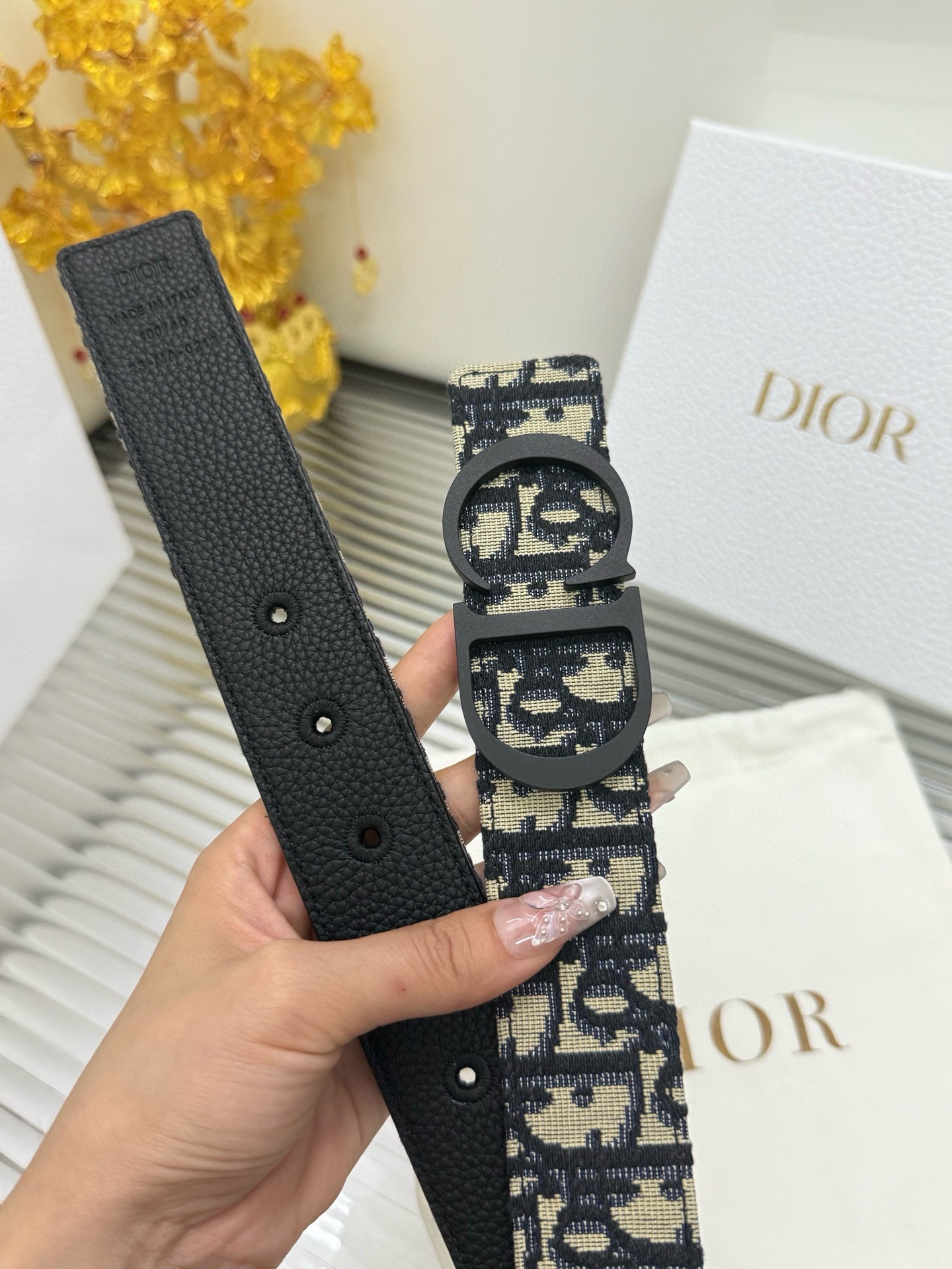 Dior 宽度：𝟑 𝟱𝗰𝗺 迪奥 Christian Dior « 配全套 原包装 » 布拼小牛皮·缝线孔位