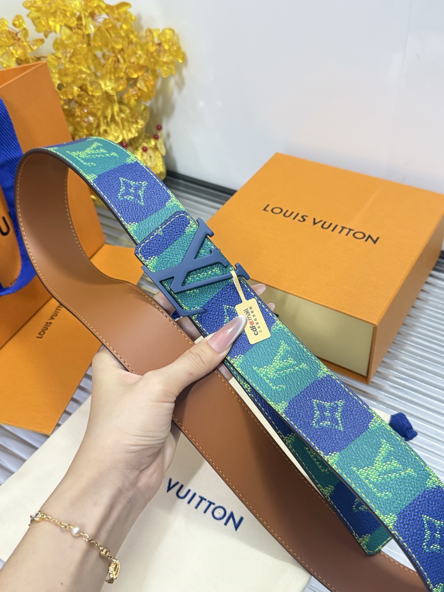 Louis Vuitton 宽度：𝟰 𝟬𝗰𝗺 路易威登Louis Vuitton « 配全套 原包装 » 双面可用 帆布/底小牛皮+精品纯铜砂蓝扣