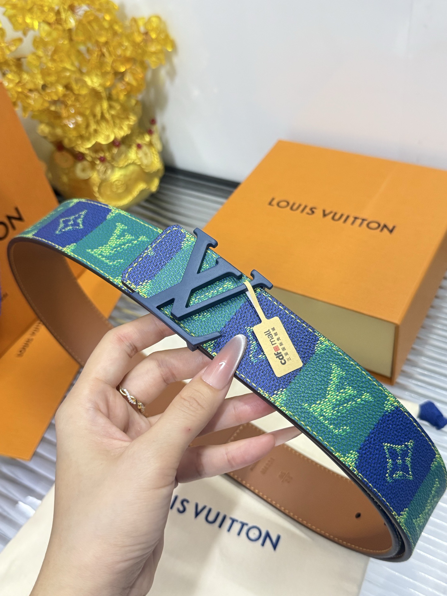 Louis Vuitton 宽度：𝟰 𝟬𝗰𝗺 路易威登Louis Vuitton « 配全套 原包装 » 双面可用 帆布/底小牛皮+精品纯铜砂蓝扣