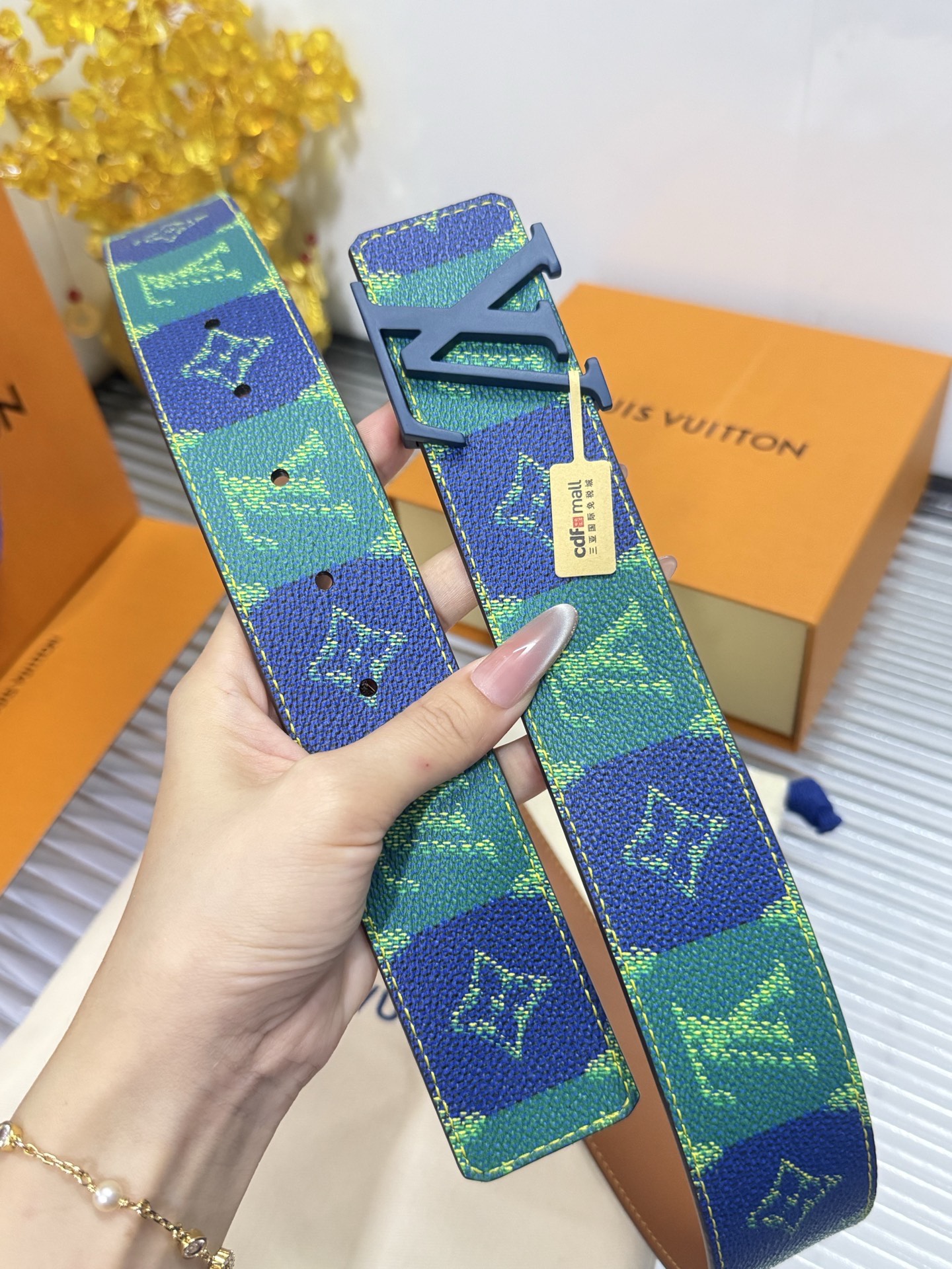 Louis Vuitton 宽度：𝟰 𝟬𝗰𝗺 路易威登Louis Vuitton « 配全套 原包装 » 双面可用 帆布/底小牛皮+精品纯铜砂蓝扣