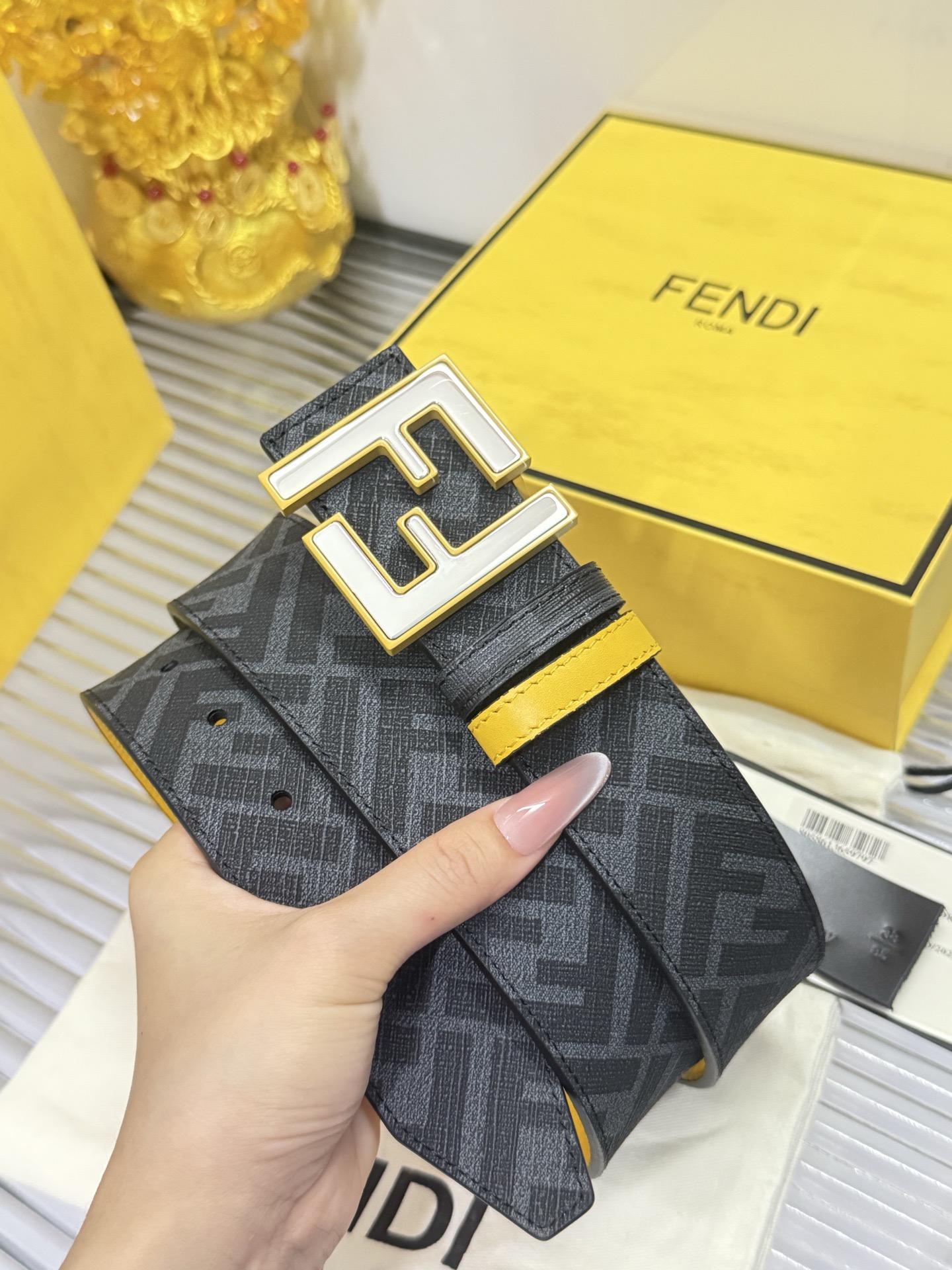 Fendi 宽度：𝟰.𝟬𝗰𝗺 芬迪 FENDI « 配全套 原包装 » 双面可用 进口 帆布/小牛皮+精品纯铜扣