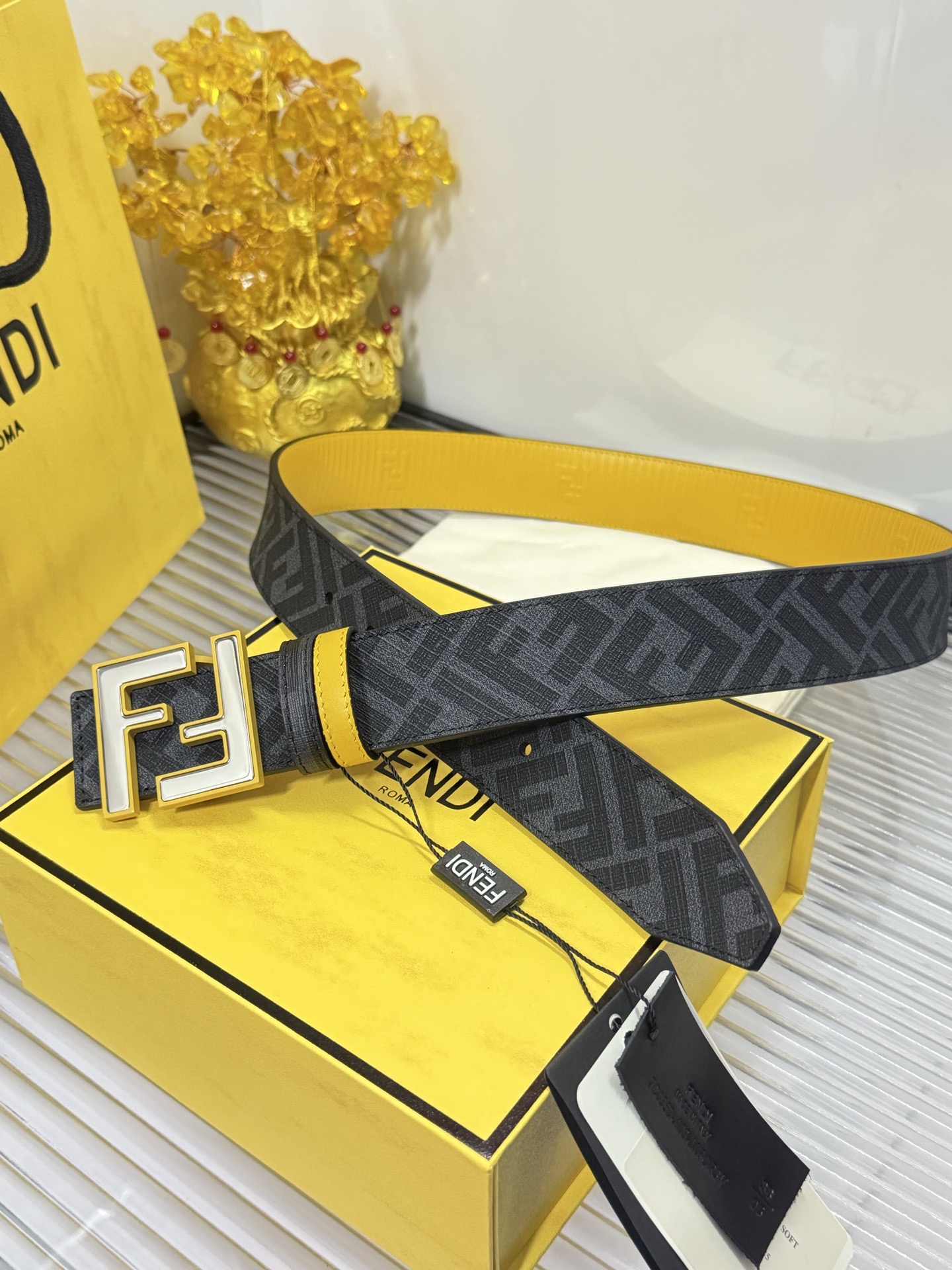 Fendi 宽度：𝟰.𝟬𝗰𝗺 芬迪 FENDI « 配全套 原包装 » 双面可用 进口 帆布/小牛皮+精品纯铜扣
