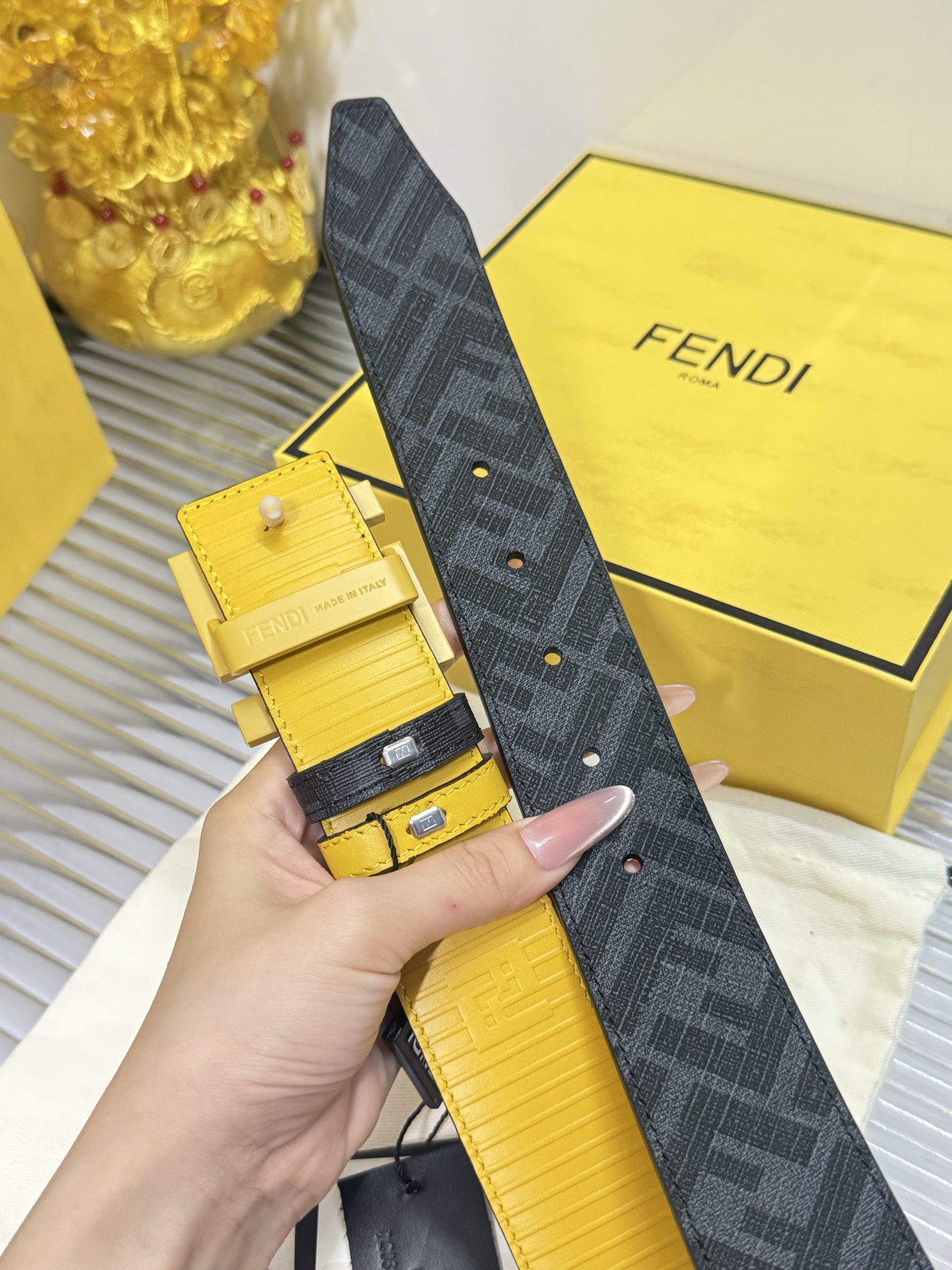 Fendi 宽度：𝟰.𝟬𝗰𝗺 芬迪 FENDI « 配全套 原包装 » 双面可用 进口 帆布/小牛皮+精品纯铜扣