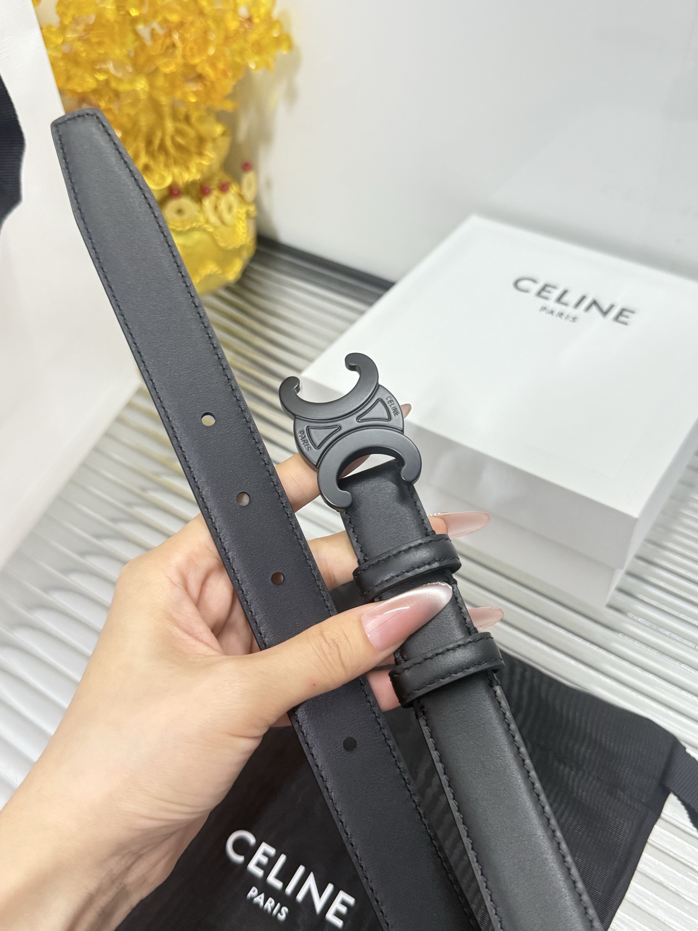 Celine 宽度：𝟮.𝟱𝗰𝗺 赛琳 CELINE « 配全套 原包装 » 新款纯手工缝线 小牛皮+新精品纯铜砂黑扣