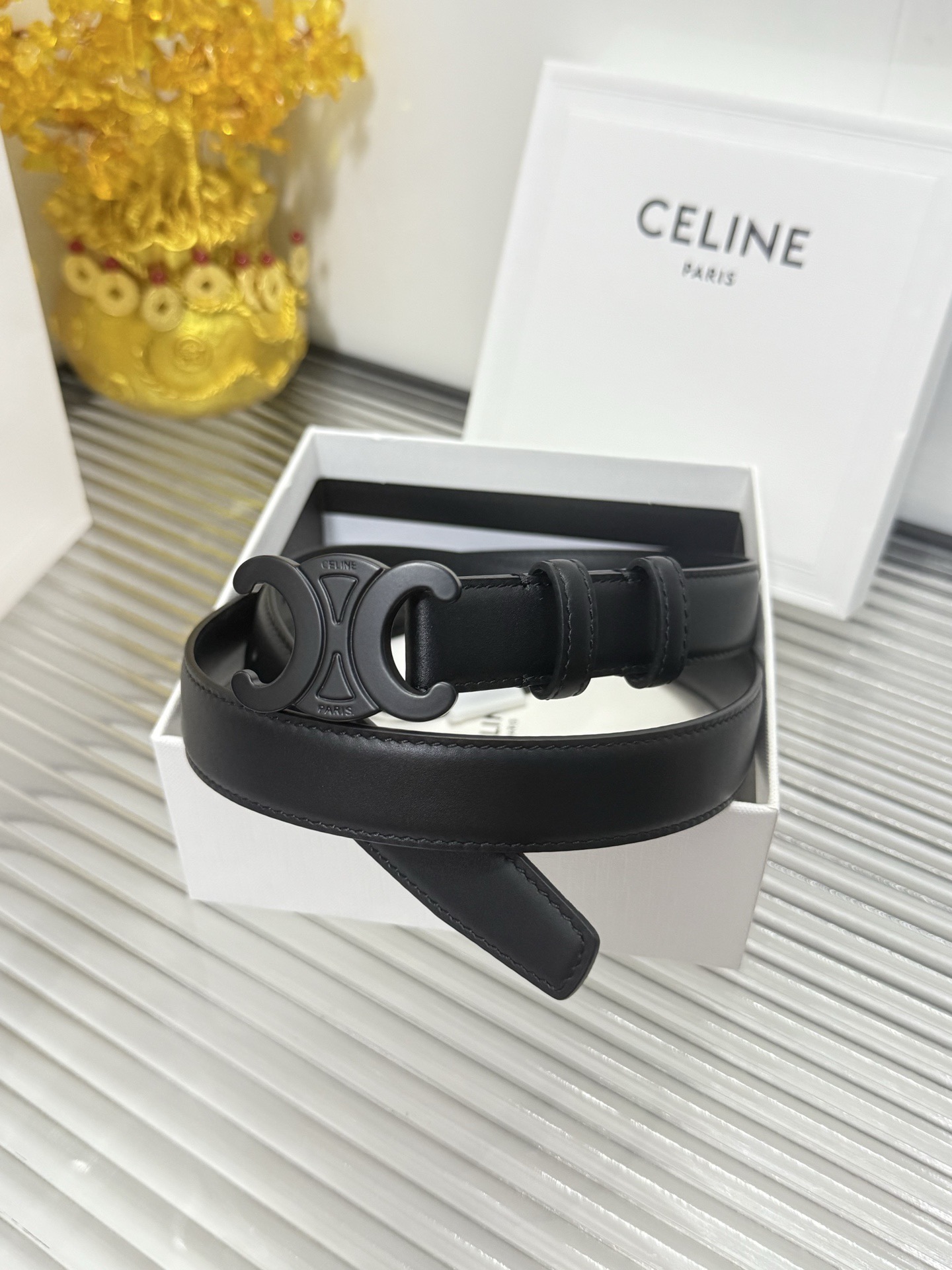 Celine 宽度：𝟮.𝟱𝗰𝗺 赛琳 CELINE « 配全套 原包装 » 新款纯手工缝线 小牛皮+新精品纯铜砂黑扣