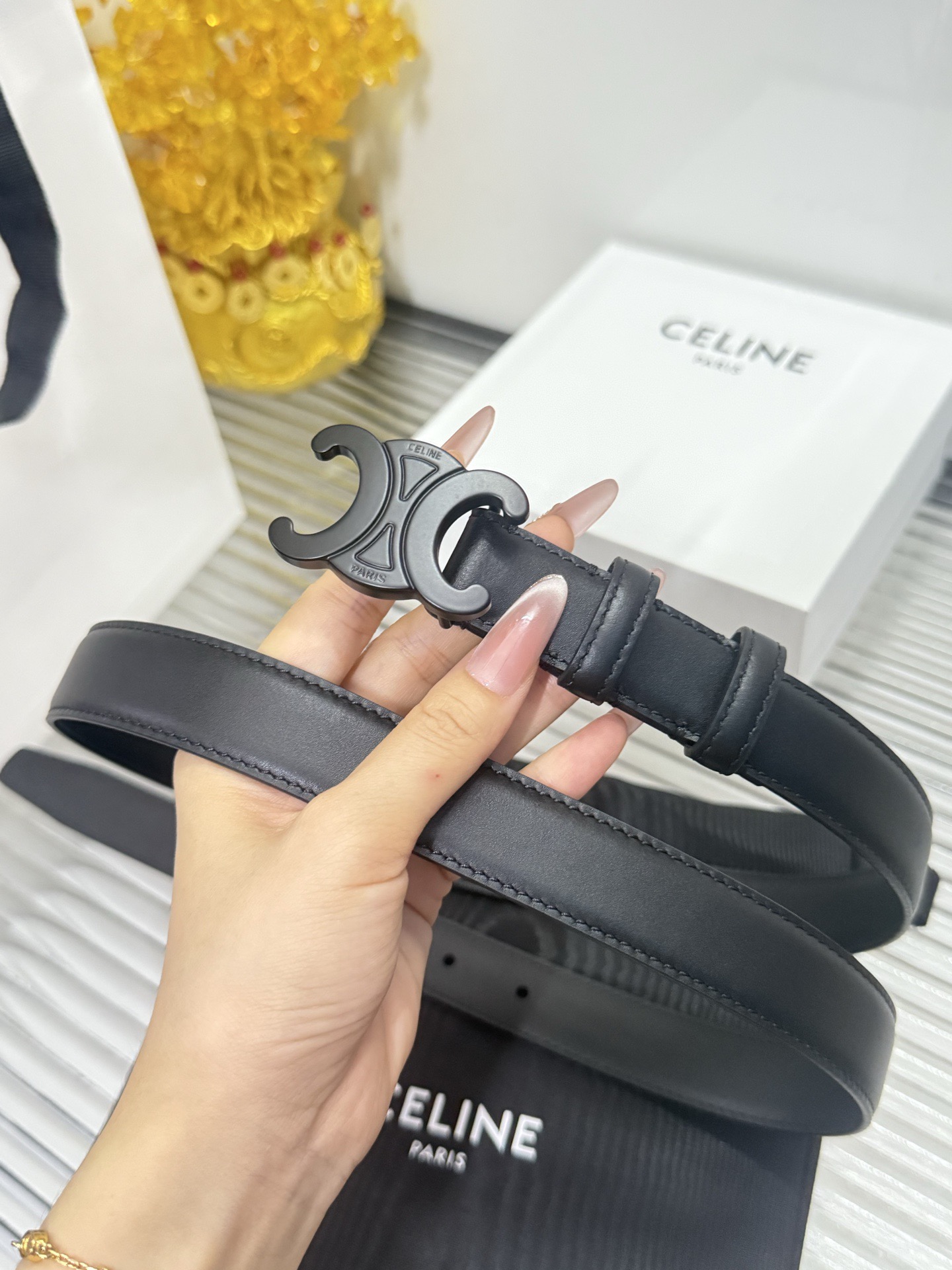Celine 宽度：𝟮.𝟱𝗰𝗺 赛琳 CELINE « 配全套 原包装 » 新款纯手工缝线 小牛皮+新精品纯铜砂黑扣