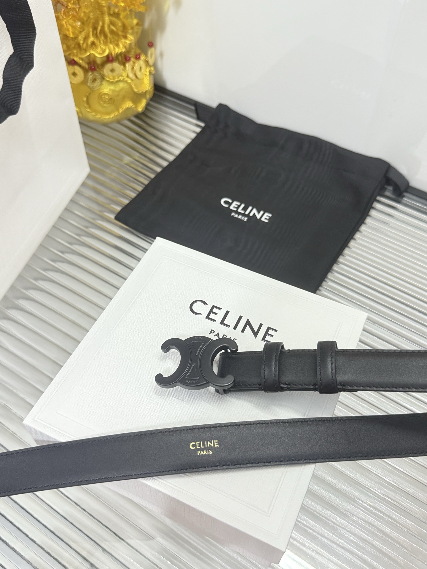 Celine 宽度：𝟮.𝟱𝗰𝗺 赛琳 CELINE « 配全套 原包装 » 新款纯手工缝线 小牛皮+新精品纯铜砂黑扣