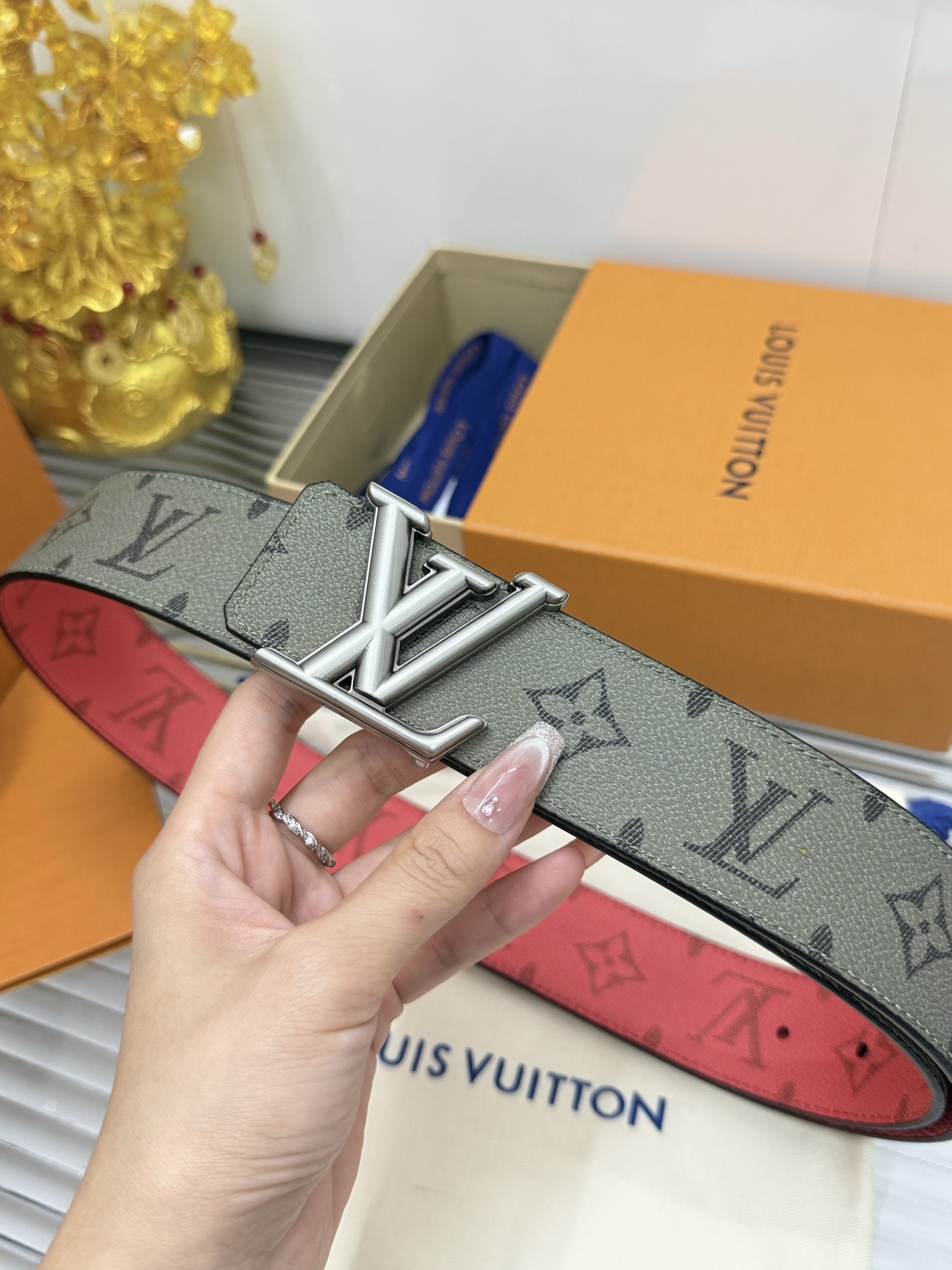 Louis Vuitton 宽度：𝟰.𝟬𝗰𝗺 路易威登LV « 配全套 原包装 » 双面可用 进口皮/小牛皮+精品做旧纯铜五金扣
