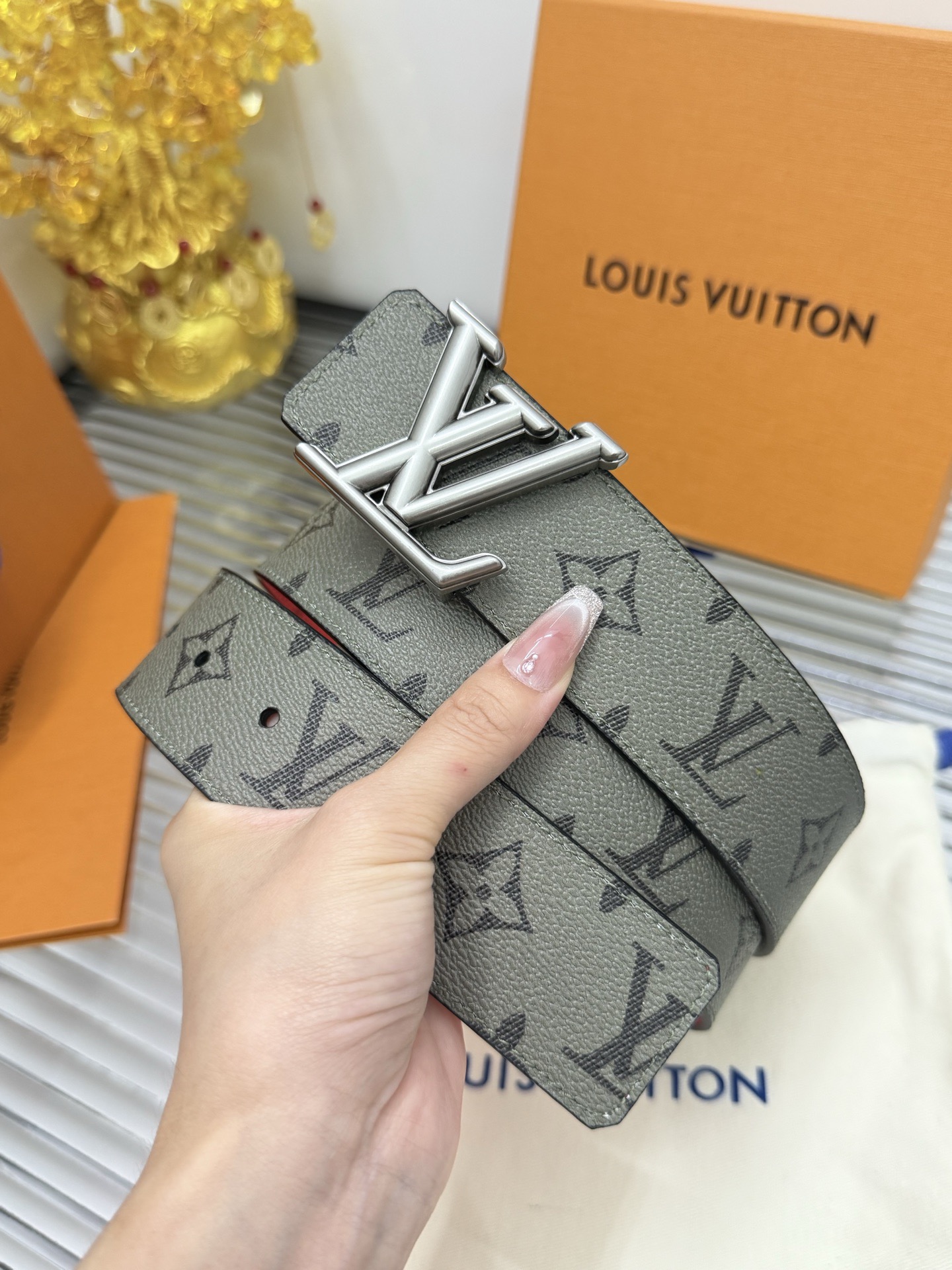Louis Vuitton 宽度：𝟰.𝟬𝗰𝗺 路易威登LV « 配全套 原包装 » 双面可用 进口皮/小牛皮+精品做旧纯铜五金扣