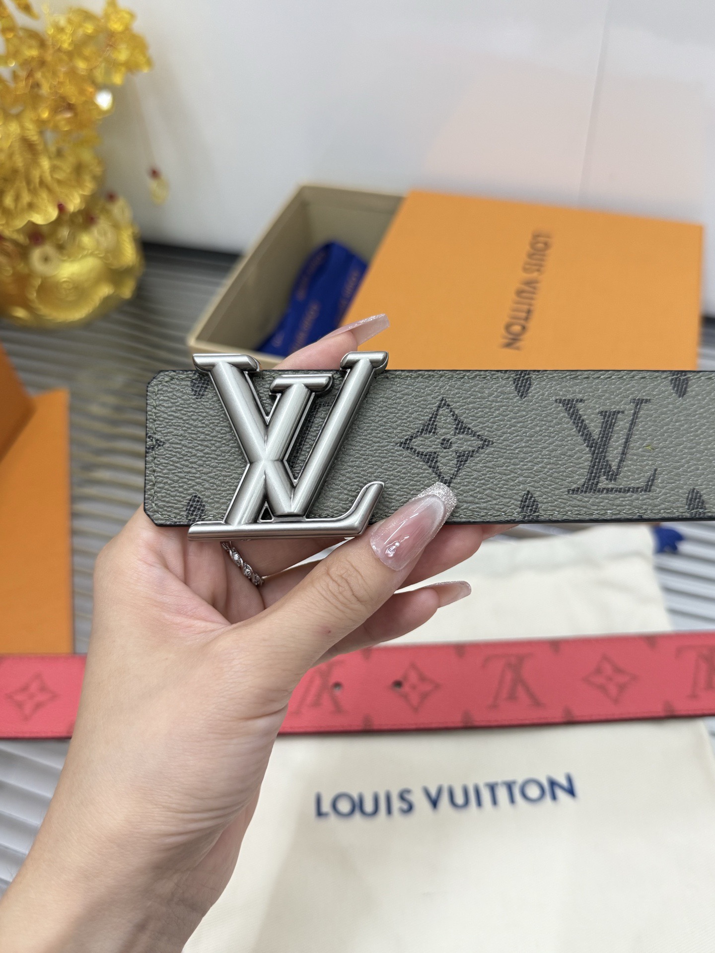 Louis Vuitton 宽度：𝟰.𝟬𝗰𝗺 路易威登LV « 配全套 原包装 » 双面可用 进口皮/小牛皮+精品做旧纯铜五金扣