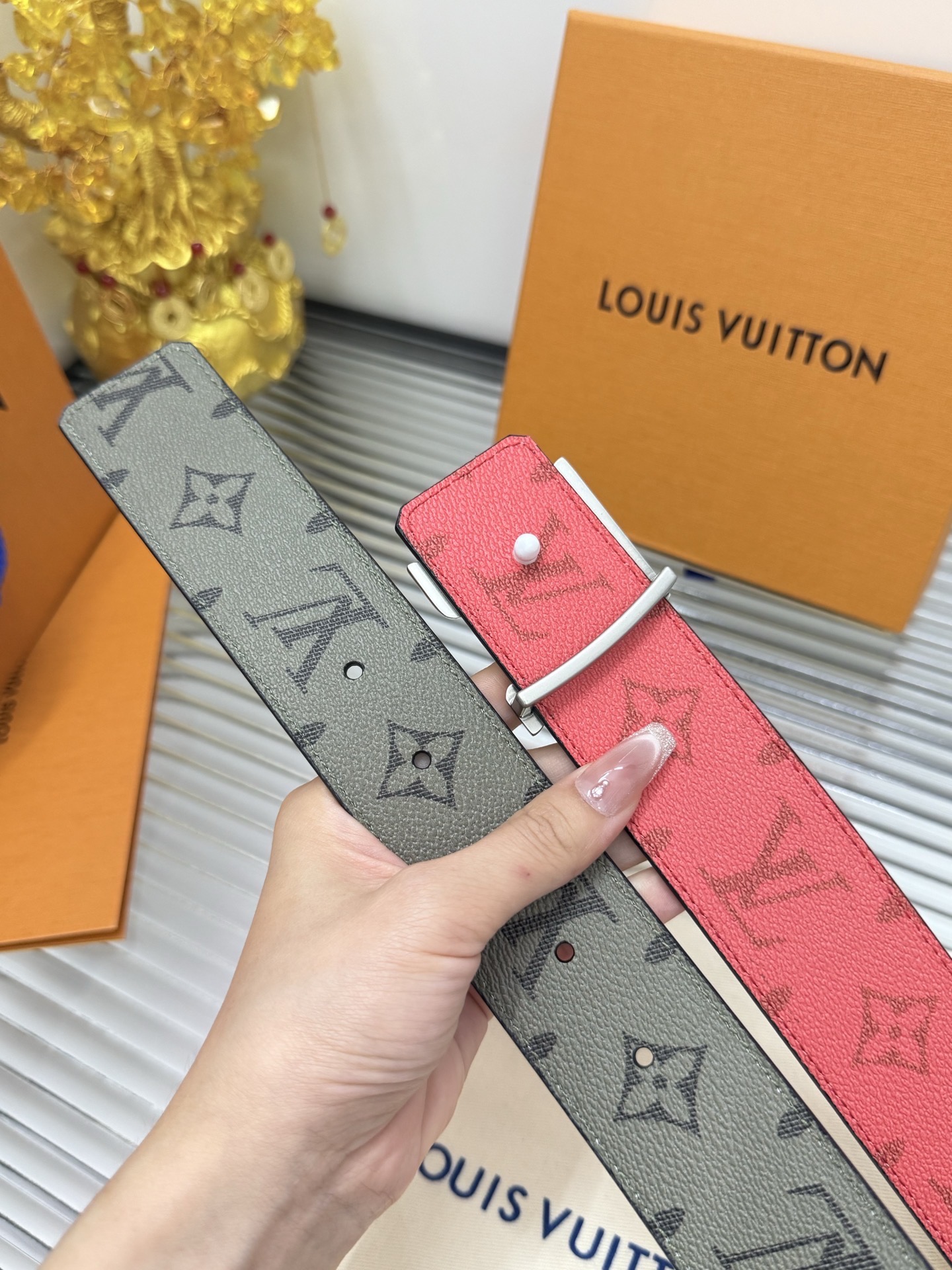 Louis Vuitton 宽度：𝟰.𝟬𝗰𝗺 路易威登LV « 配全套 原包装 » 双面可用 进口皮/小牛皮+精品做旧纯铜五金扣