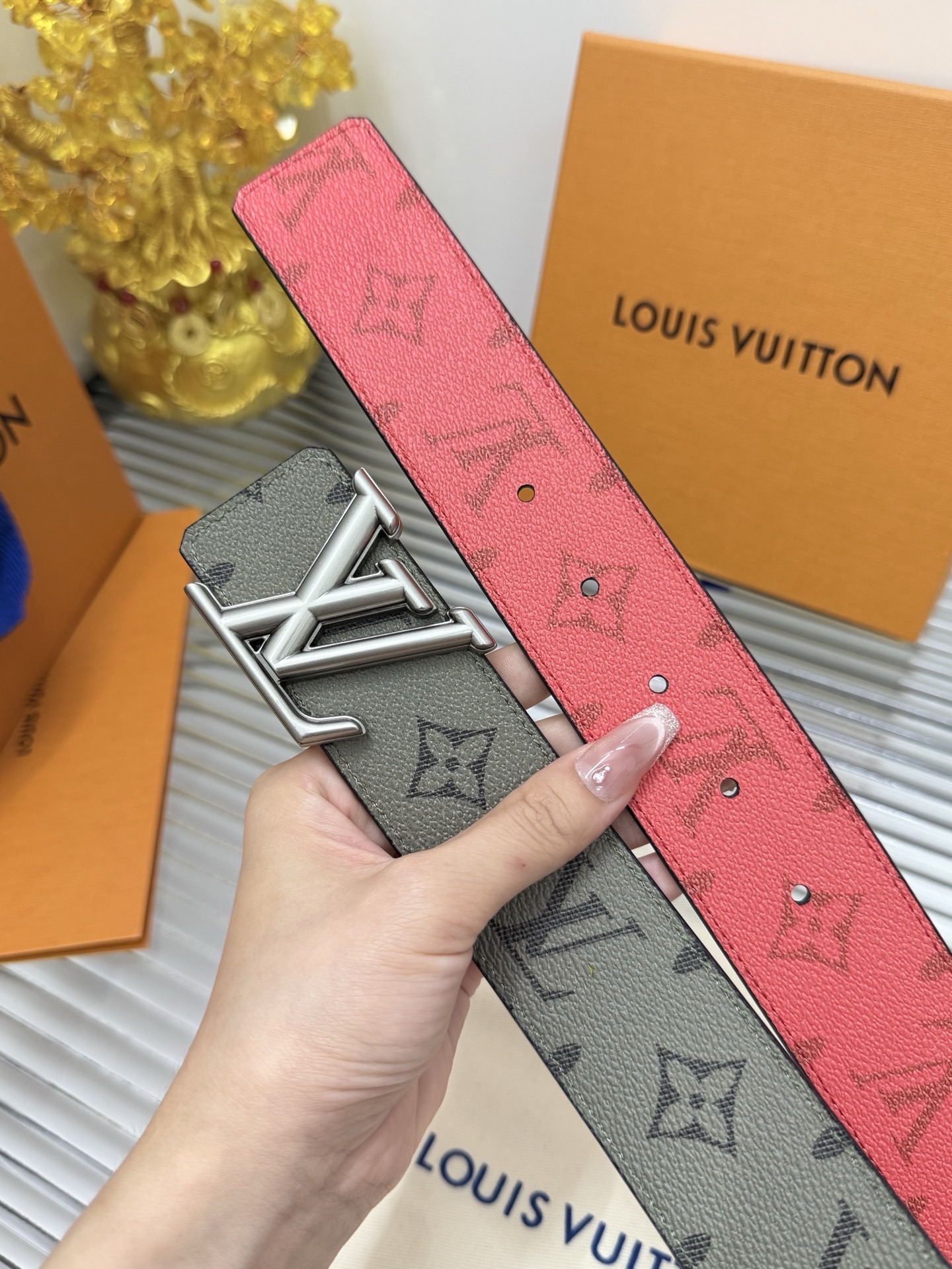 Louis Vuitton 宽度：𝟰.𝟬𝗰𝗺 路易威登LV « 配全套 原包装 » 双面可用 进口皮/小牛皮+精品做旧纯铜五金扣
