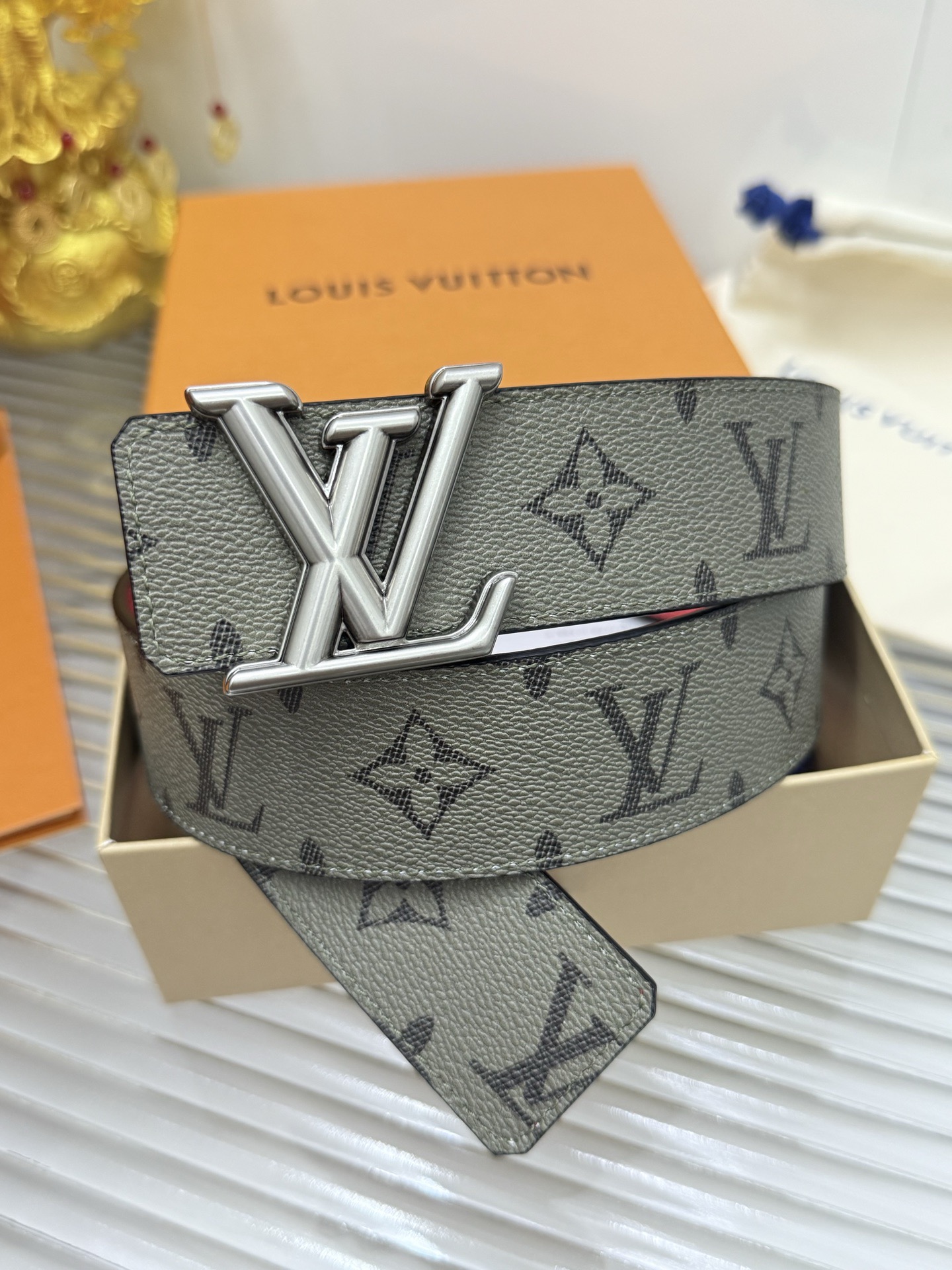 Louis Vuitton 宽度：𝟰.𝟬𝗰𝗺 路易威登LV « 配全套 原包装 » 双面可用 进口皮/小牛皮+精品做旧纯铜五金扣