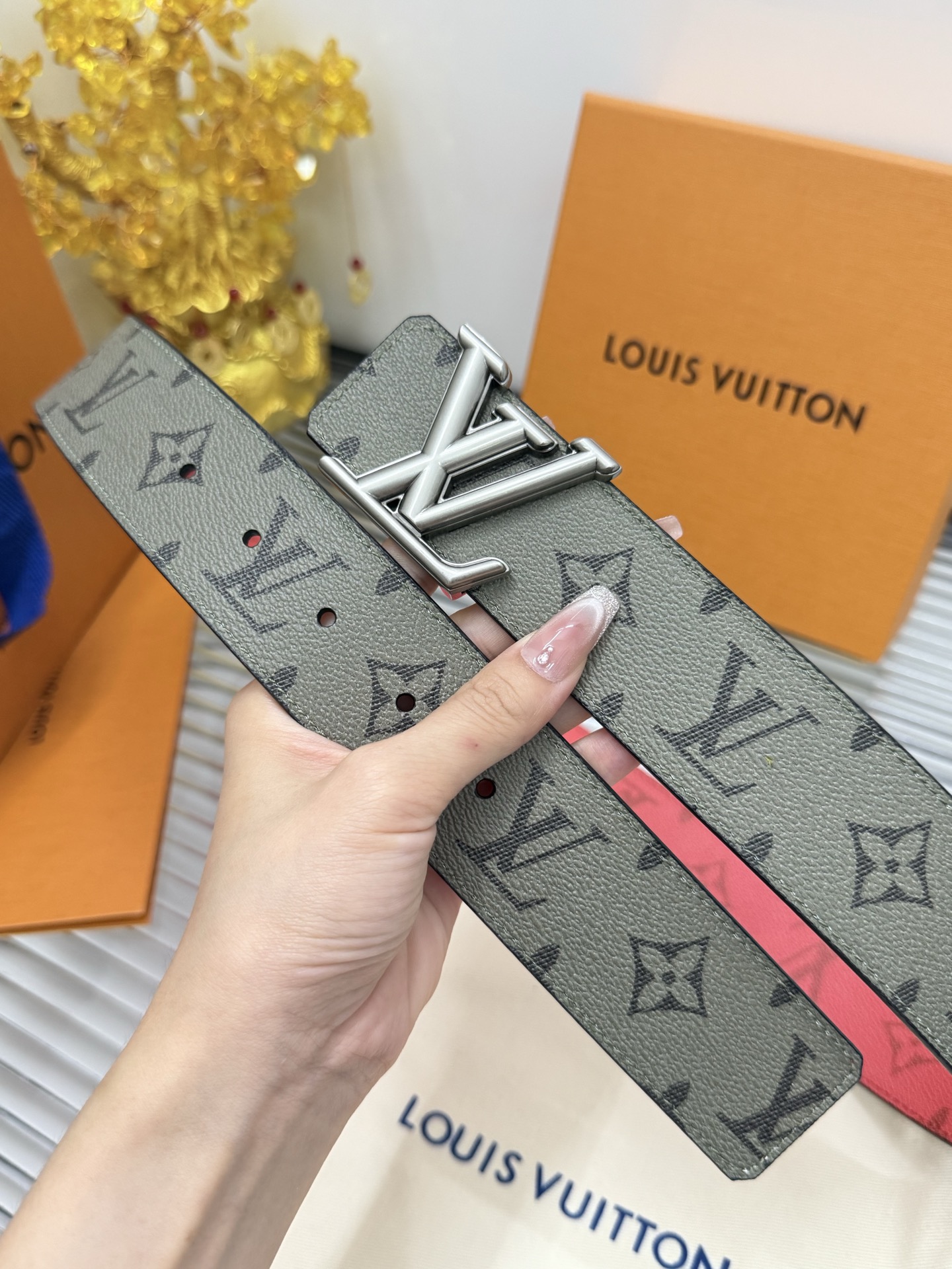 Louis Vuitton 宽度：𝟰.𝟬𝗰𝗺 路易威登LV « 配全套 原包装 » 双面可用 进口皮/小牛皮+精品做旧纯铜五金扣