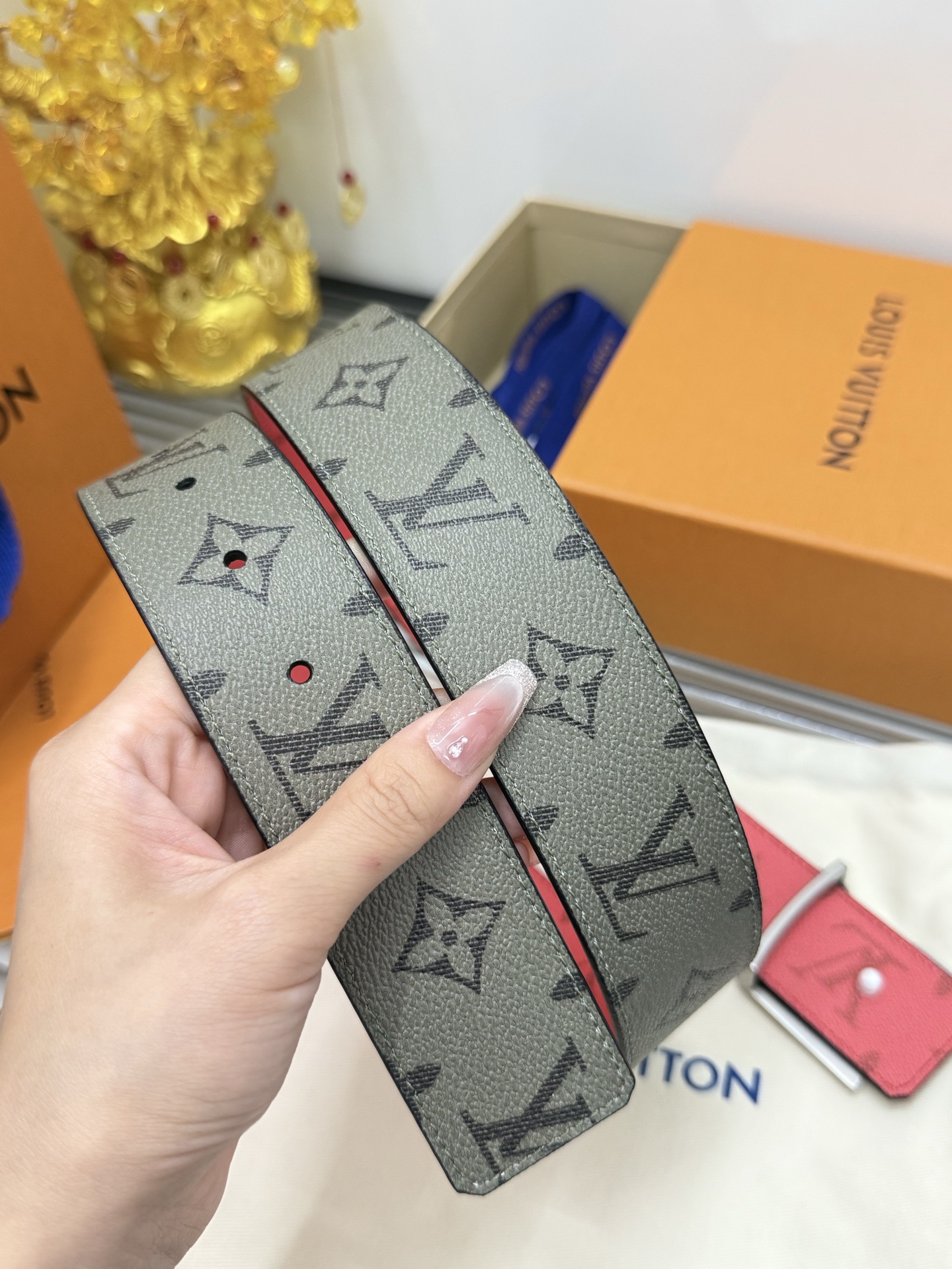 Louis Vuitton 宽度：𝟰.𝟬𝗰𝗺 路易威登LV « 配全套 原包装 » 双面可用 进口皮/小牛皮+精品做旧纯铜五金扣
