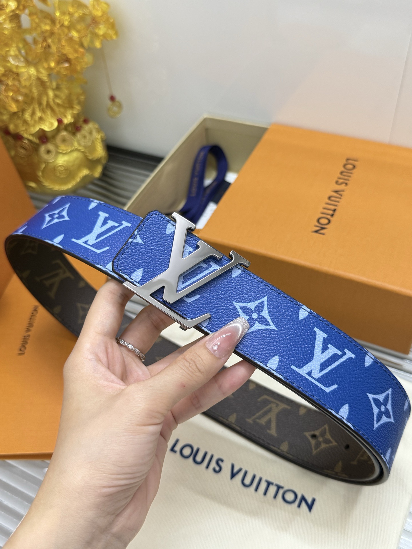 Louis Vuitton 宽度：𝟰.𝟬𝗰𝗺 路易威登LV« 配全套 原包装 » 双面可使用 花纹双色 进口小牛皮+精品纯铜五金扣