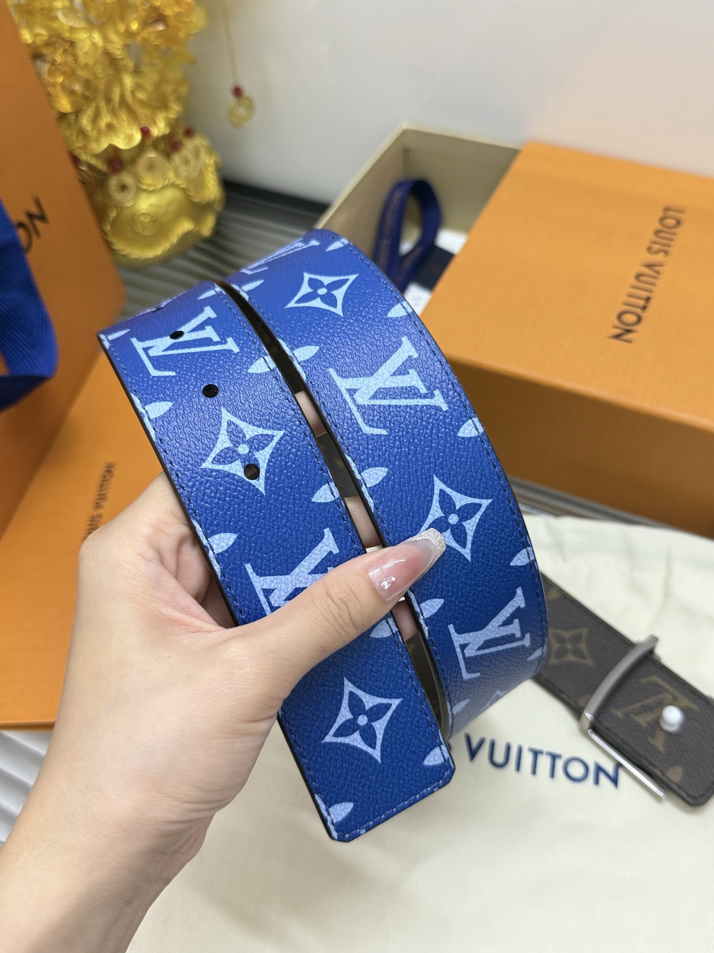 Louis Vuitton 宽度：𝟰.𝟬𝗰𝗺 路易威登LV« 配全套 原包装 » 双面可使用 花纹双色 进口小牛皮+精品纯铜五金扣