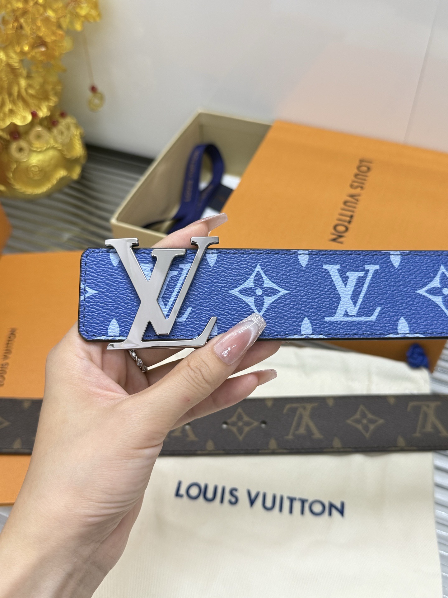 Louis Vuitton 宽度：𝟰.𝟬𝗰𝗺 路易威登LV« 配全套 原包装 » 双面可使用 花纹双色 进口小牛皮+精品纯铜五金扣