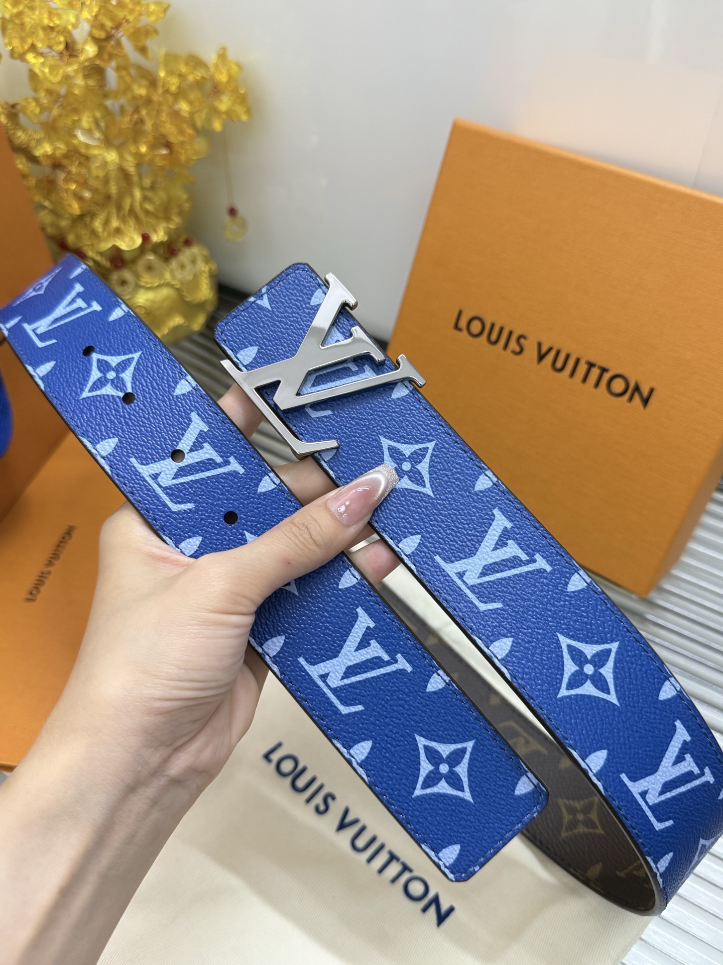 Louis Vuitton 宽度：𝟰.𝟬𝗰𝗺 路易威登LV« 配全套 原包装 » 双面可使用 花纹双色 进口小牛皮+精品纯铜五金扣