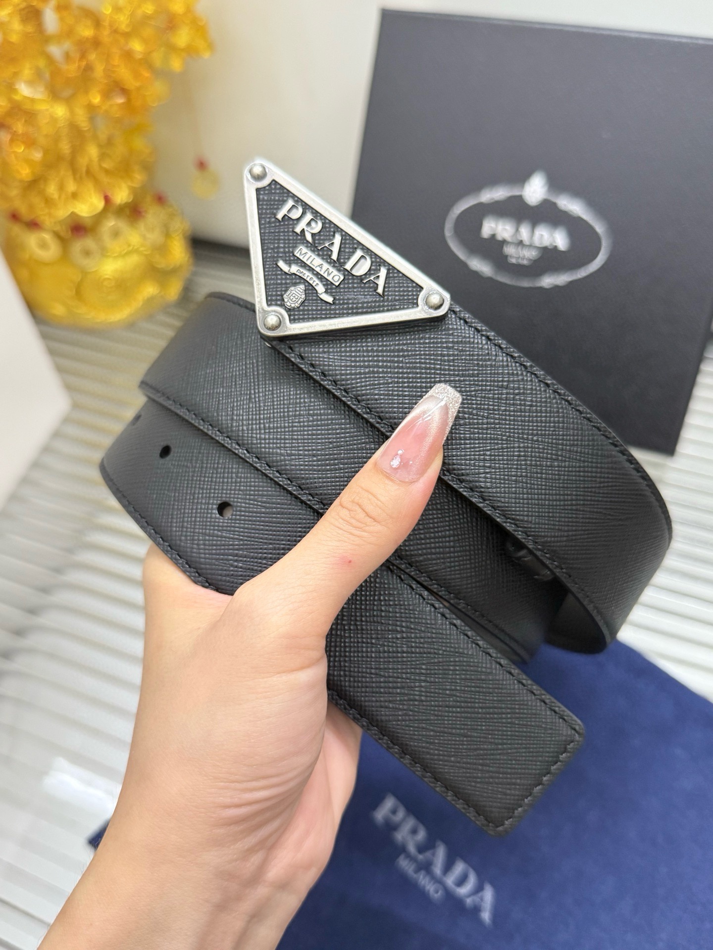 Prada 宽度：𝟯.𝟰𝗰𝗺 普拉达 PRADA « 配全套 原包装 » 款 进口小牛皮 +精品纯铜五金扣