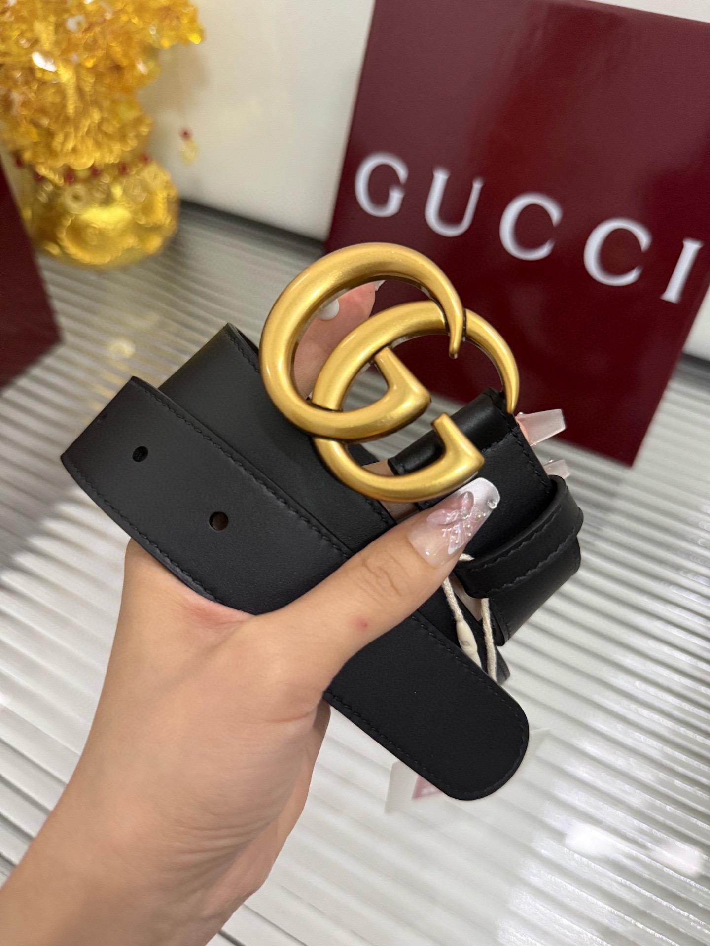 Gucci 宽度：𝟯 𝟬𝗰𝗺 古驰 Gucci « 配全套 原包装 » 小红薯 款 进口小牛皮手感柔软舒适 皮质极佳 做工走线工整无 / 中钢印𝐋𝐎𝐆𝐎 + 精品纯做旧纯铜五金扣