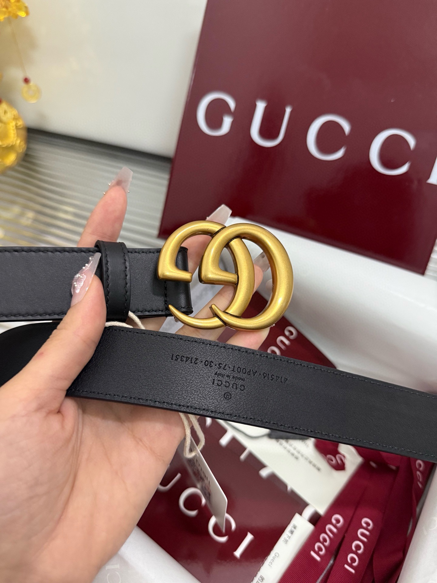 Gucci 宽度：𝟯 𝟬𝗰𝗺 古驰 Gucci « 配全套 原包装 » 小红薯 款 进口小牛皮手感柔软舒适 皮质极佳 做工走线工整无 / 中钢印𝐋𝐎𝐆𝐎 + 精品纯做旧纯铜五金扣