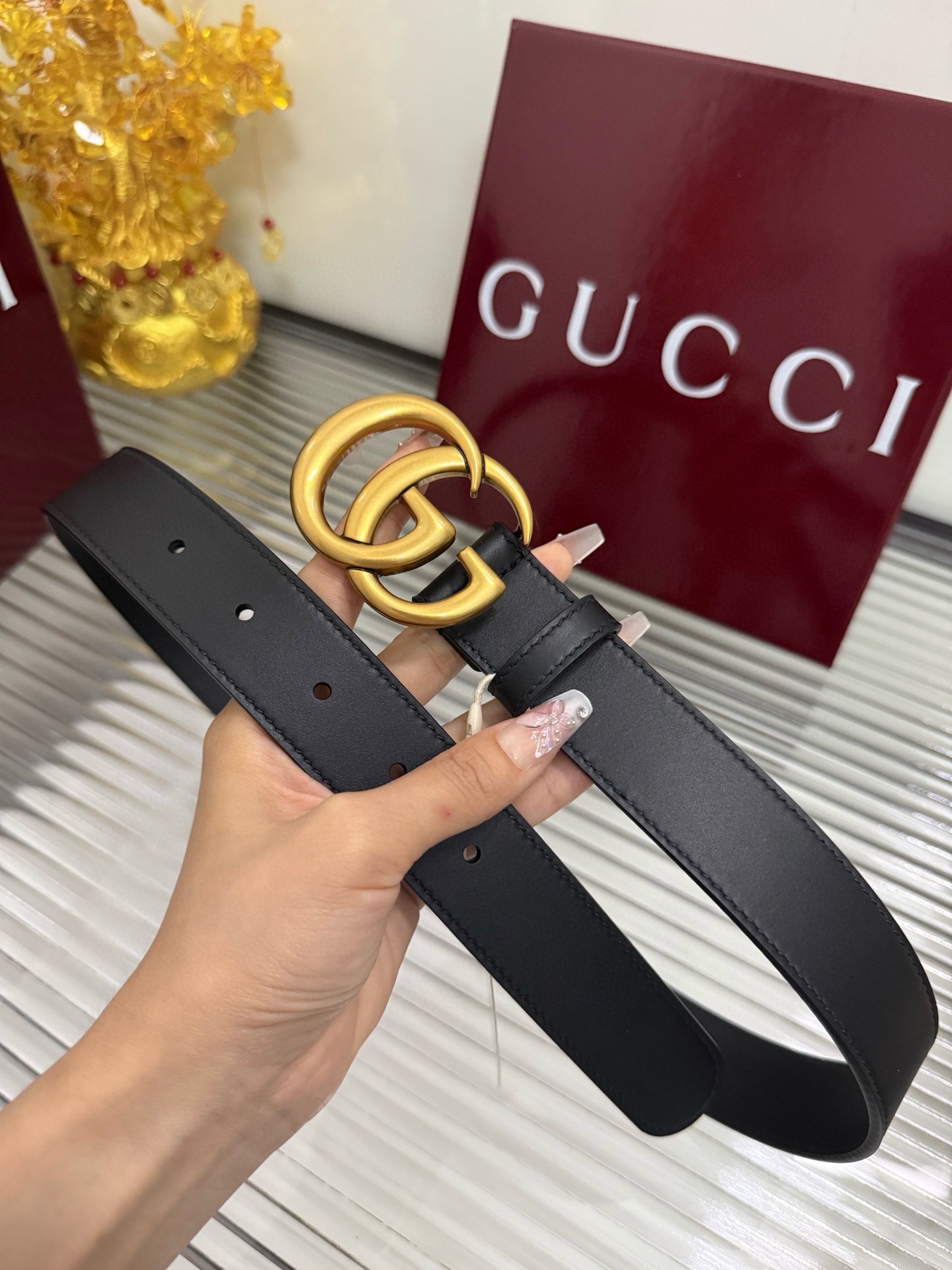 Gucci 宽度：𝟯 𝟬𝗰𝗺 古驰 Gucci « 配全套 原包装 » 小红薯 款 进口小牛皮手感柔软舒适 皮质极佳 做工走线工整无 / 中钢印𝐋𝐎𝐆𝐎 + 精品纯做旧纯铜五金扣
