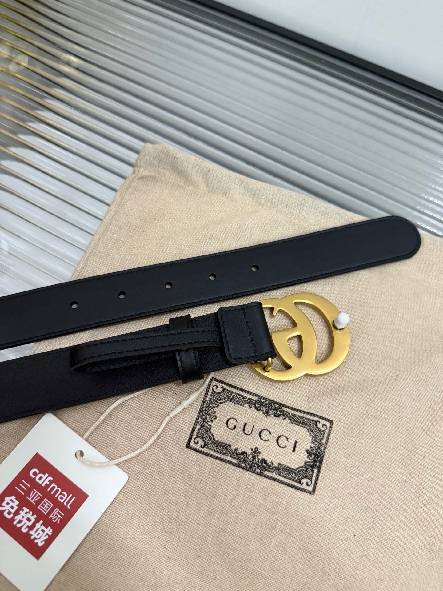 Gucci 宽度：𝟯 𝟬𝗰𝗺 古驰 Gucci « 配全套 原包装 » 小红薯 款 进口小牛皮手感柔软舒适 皮质极佳 做工走线工整无 / 中钢印𝐋𝐎𝐆𝐎 + 精品纯做旧纯铜五金扣