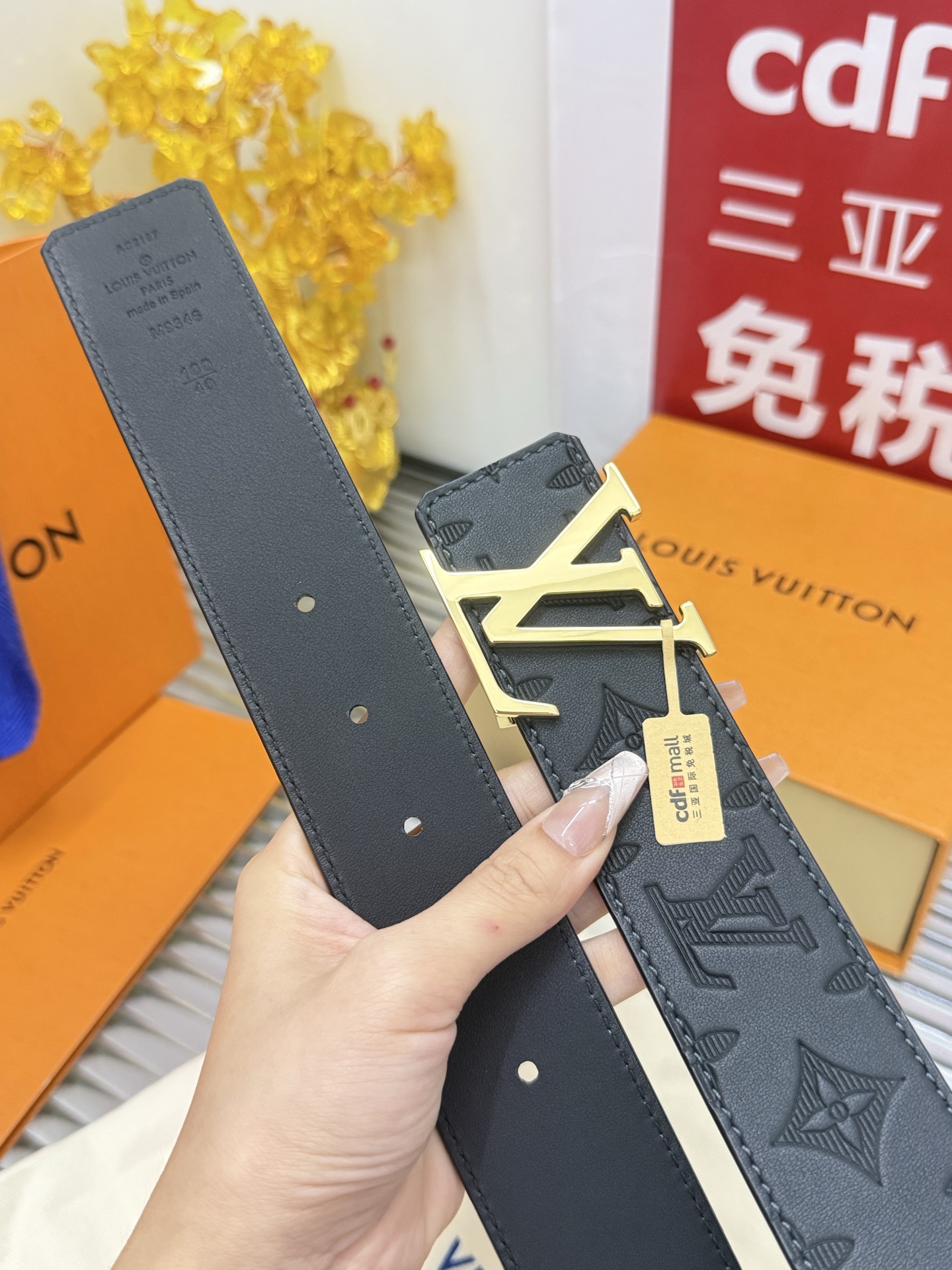 Louis Vuitton 宽度：𝟰 𝟬𝗰𝗺 路易威登Louis Vuitton « 配全套 原包装 » 花纹 如图 品质质量 双面可使用 进口小牛皮+精品纯铜五金扣