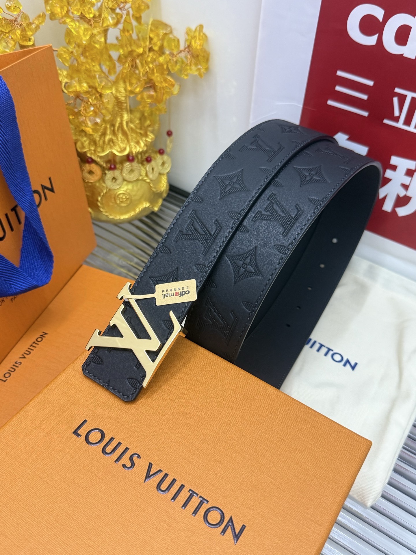 Louis Vuitton 宽度：𝟰 𝟬𝗰𝗺 路易威登Louis Vuitton « 配全套 原包装 » 花纹 如图 品质质量 双面可使用 进口小牛皮+精品纯铜五金扣