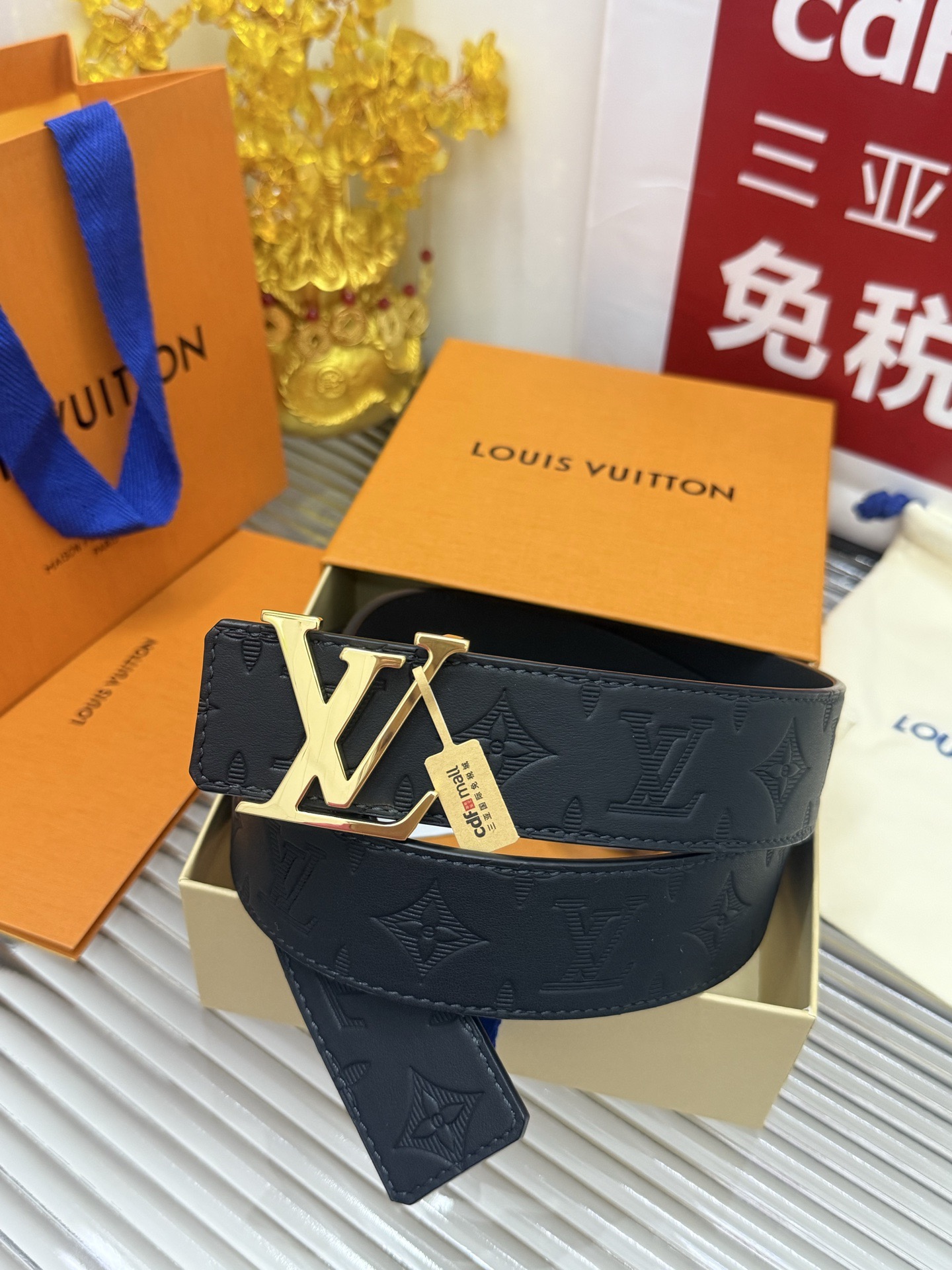 Louis Vuitton 宽度：𝟰 𝟬𝗰𝗺 路易威登Louis Vuitton « 配全套 原包装 » 花纹 如图 品质质量 双面可使用 进口小牛皮+精品纯铜五金扣