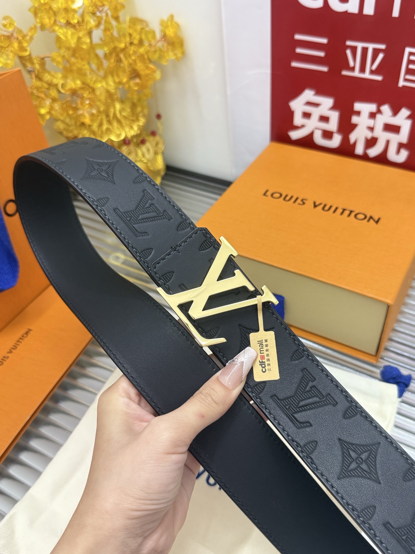Louis Vuitton 宽度：𝟰 𝟬𝗰𝗺 路易威登Louis Vuitton « 配全套 原包装 » 花纹 如图 品质质量 双面可使用 进口小牛皮+精品纯铜五金扣